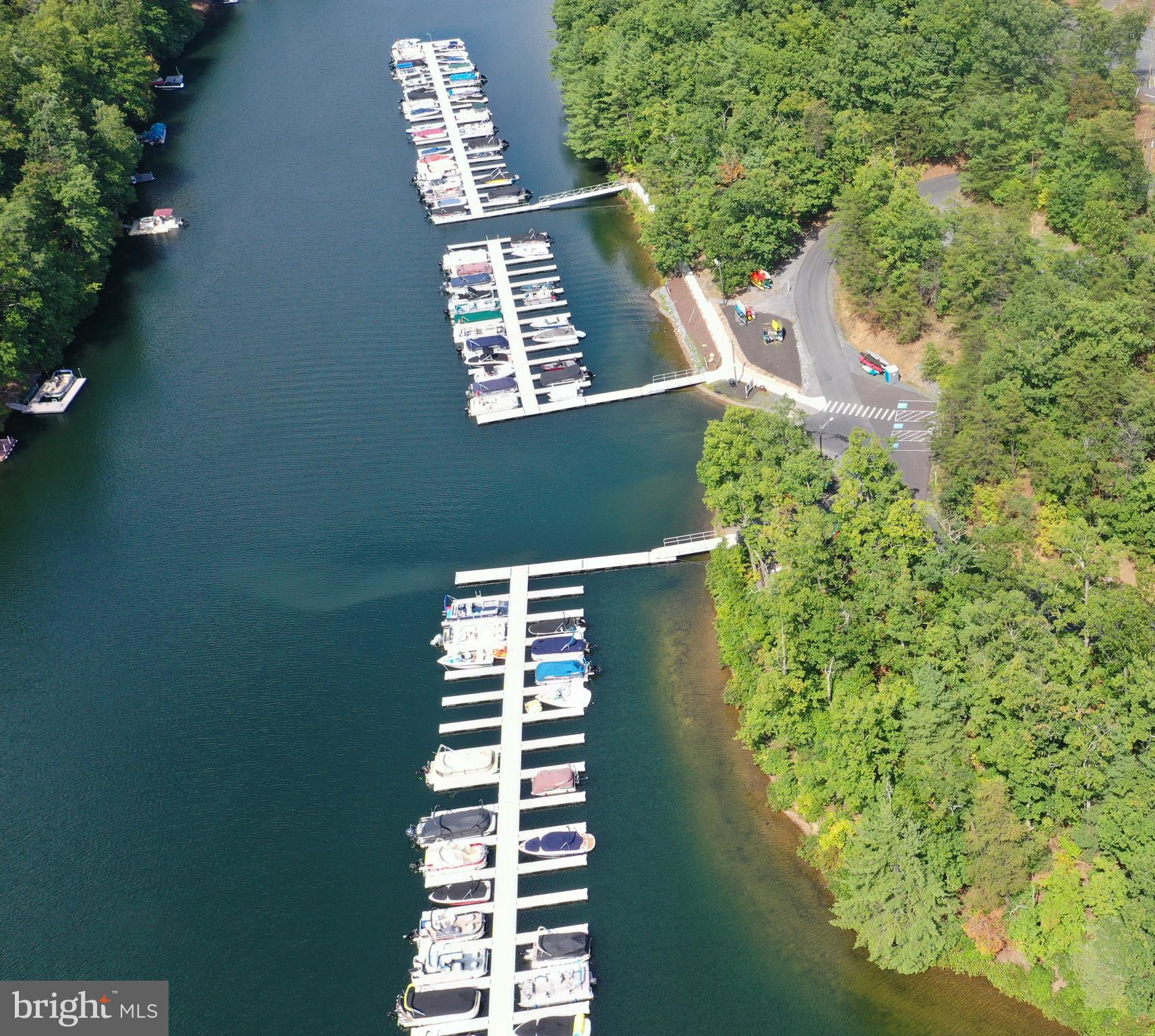 LAKE HOLIDAY ESTATES - Land
