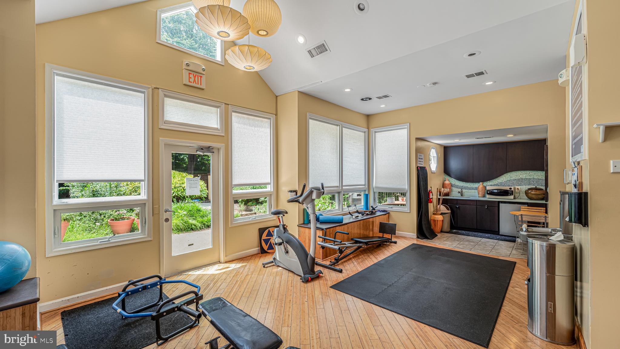 FOUR WINDS AT OAKTON - Residential