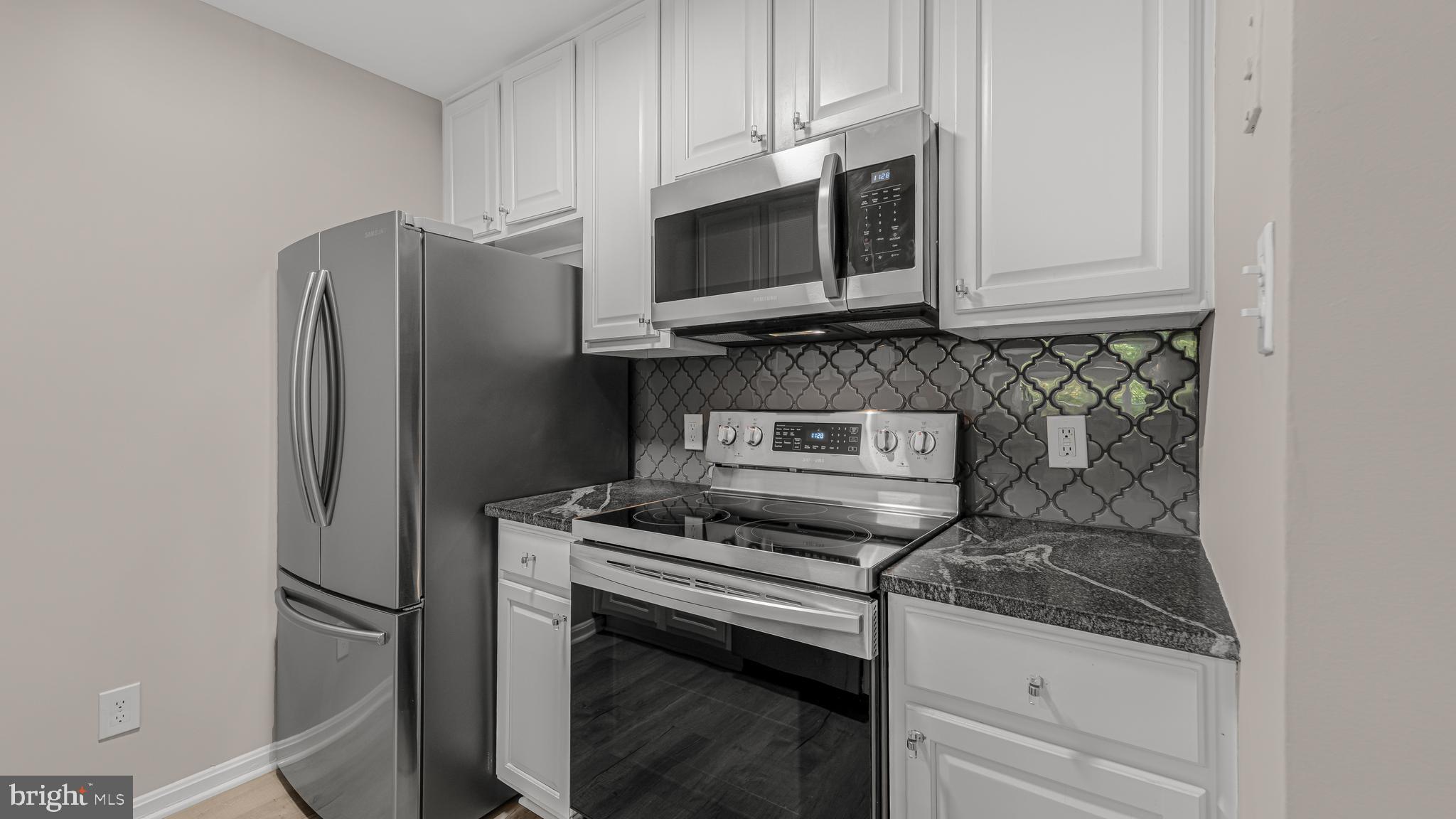 FOUR WINDS AT OAKTON - Residential