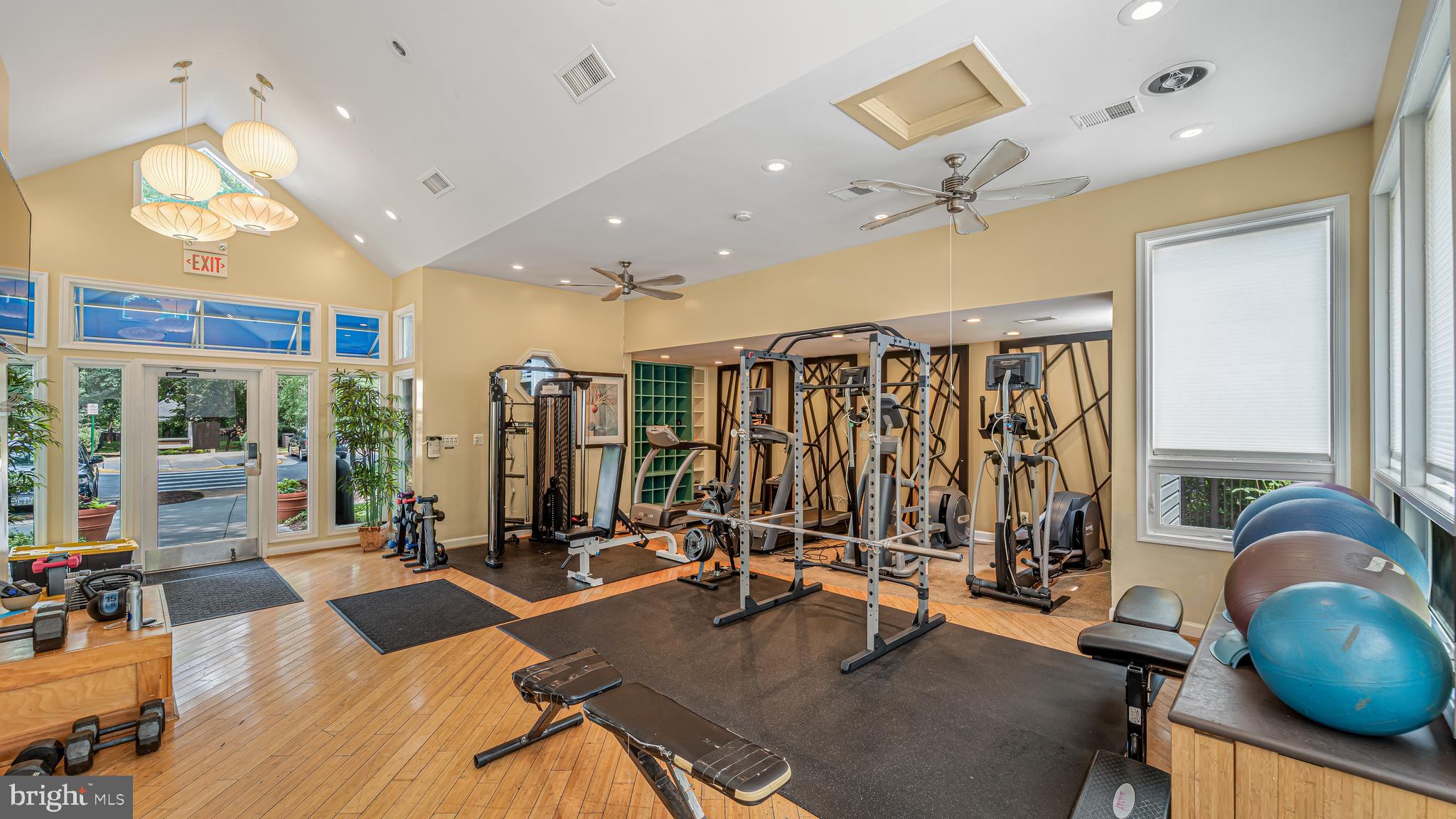 FOUR WINDS AT OAKTON - Residential