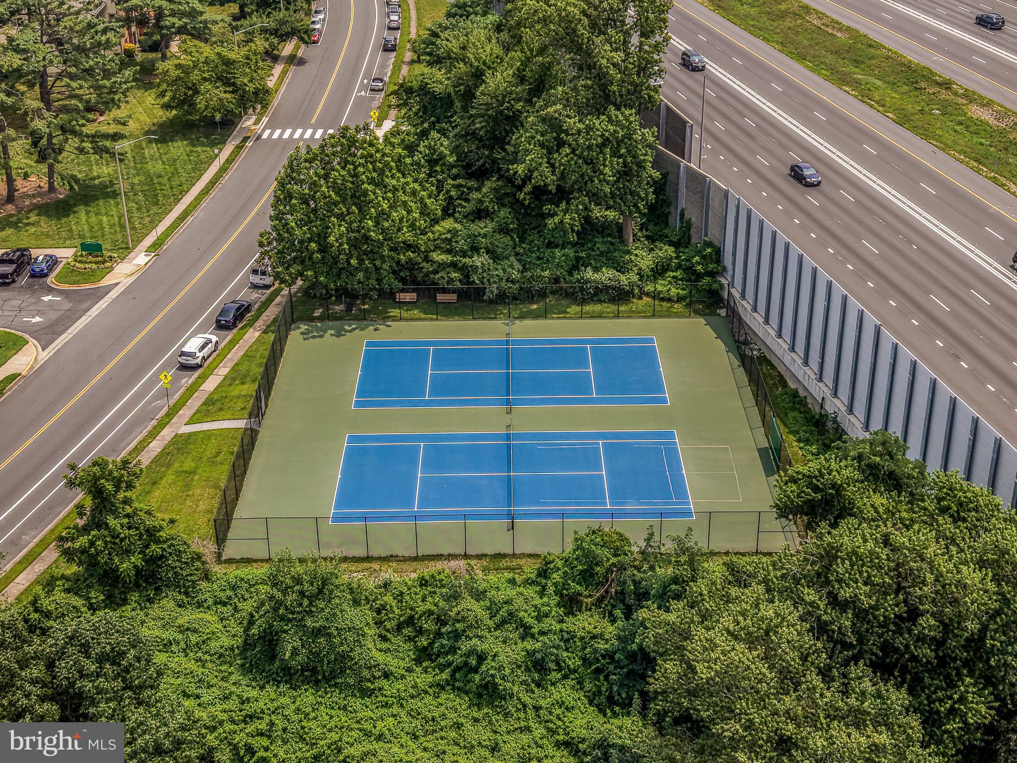 FOUR WINDS AT OAKTON - Residential