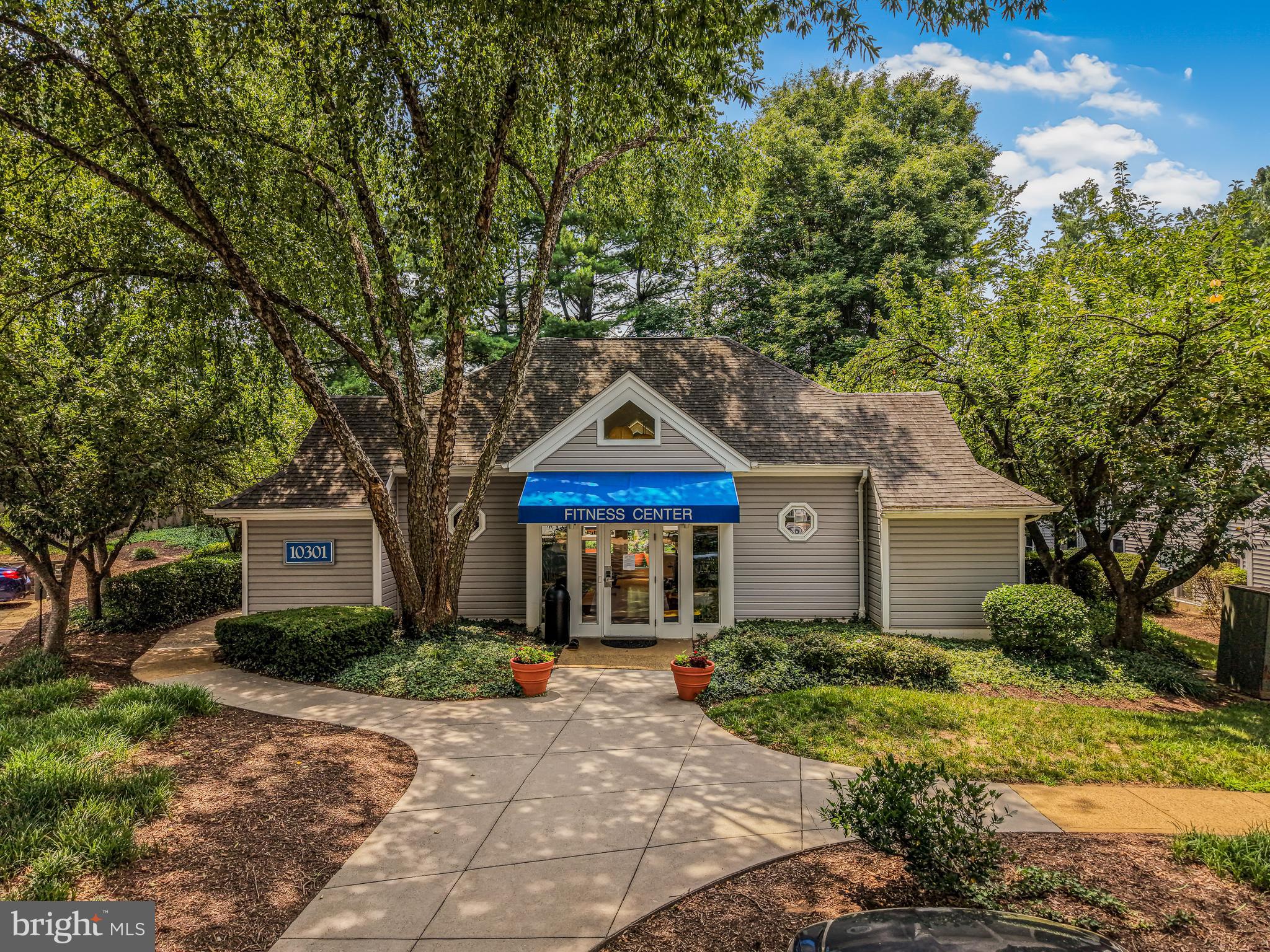 FOUR WINDS AT OAKTON - Residential