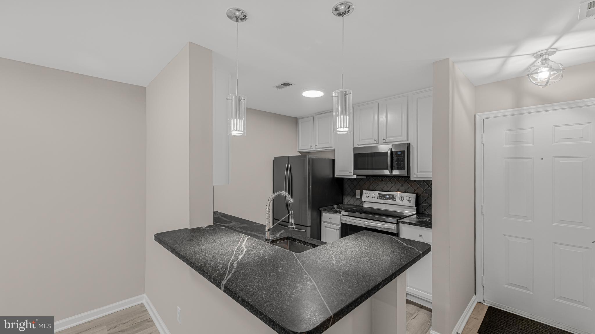 FOUR WINDS AT OAKTON - Residential