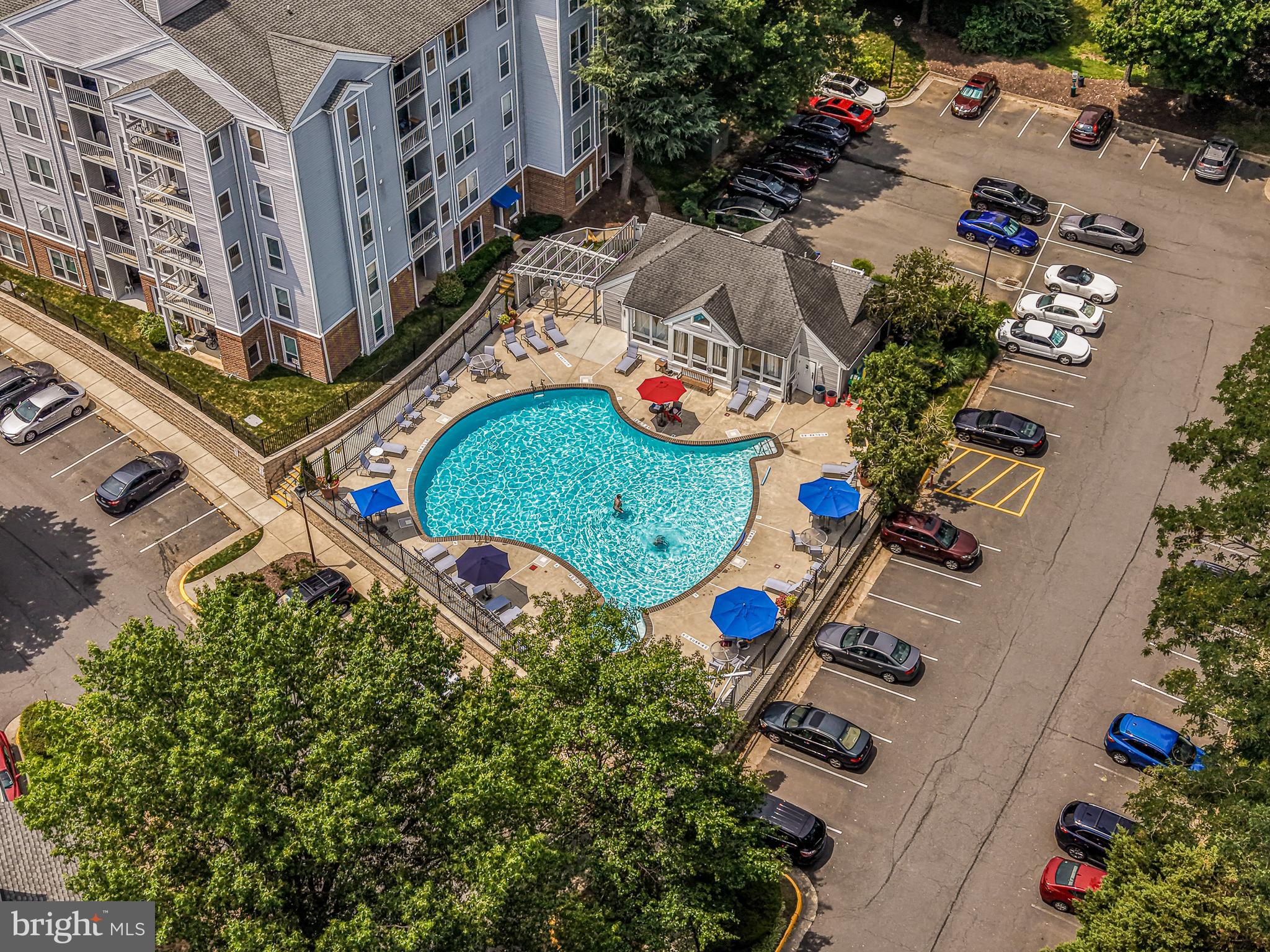 FOUR WINDS AT OAKTON - Residential