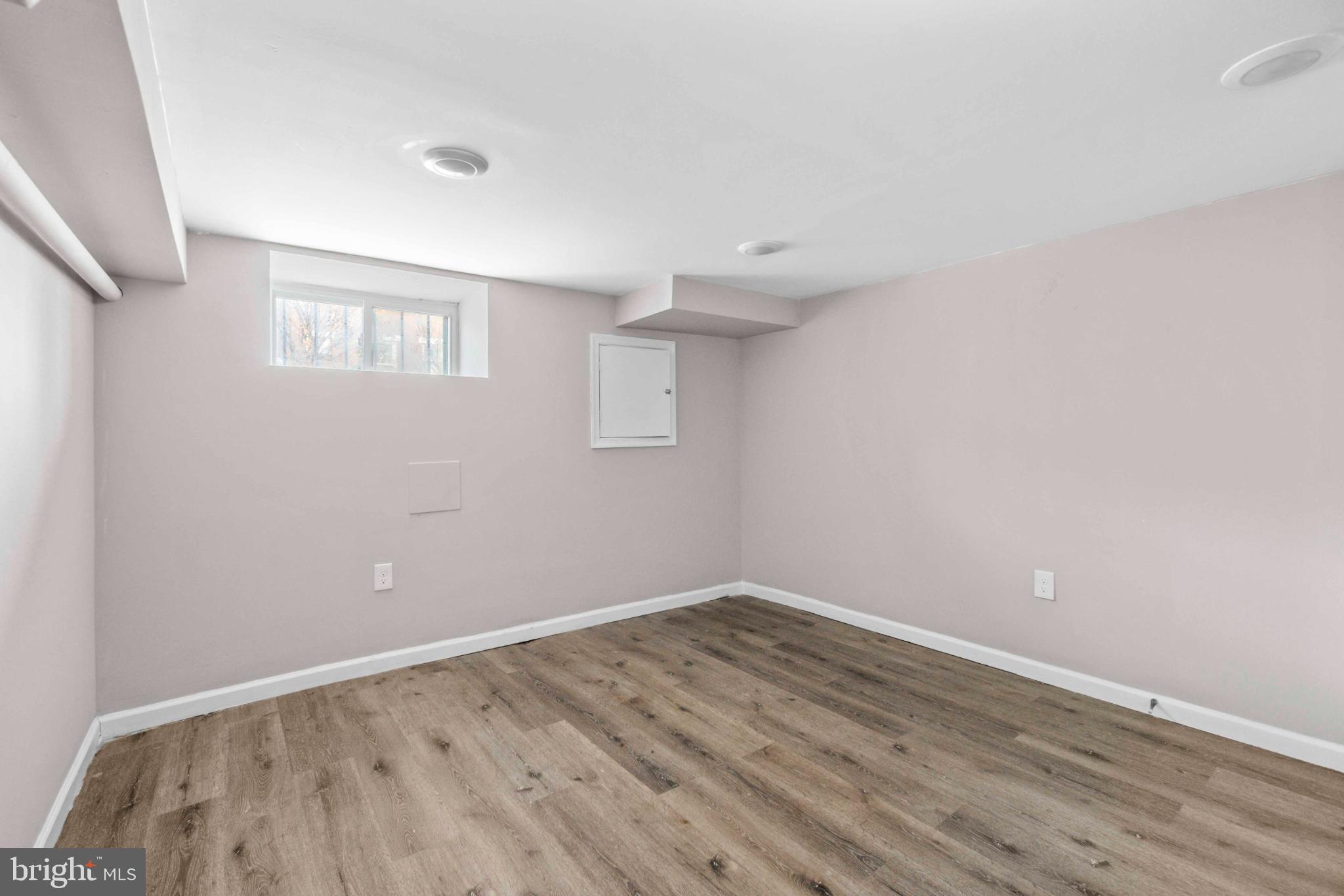 ELWOOD PARK - Residential