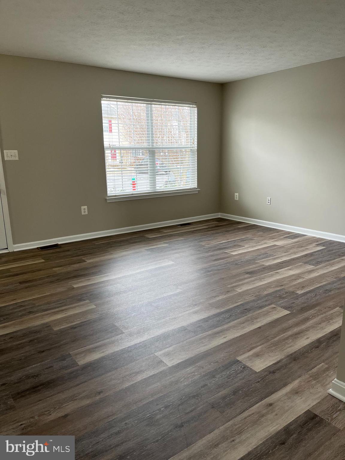 LAKEVIEW TOWNHOUSES - Residential Lease
