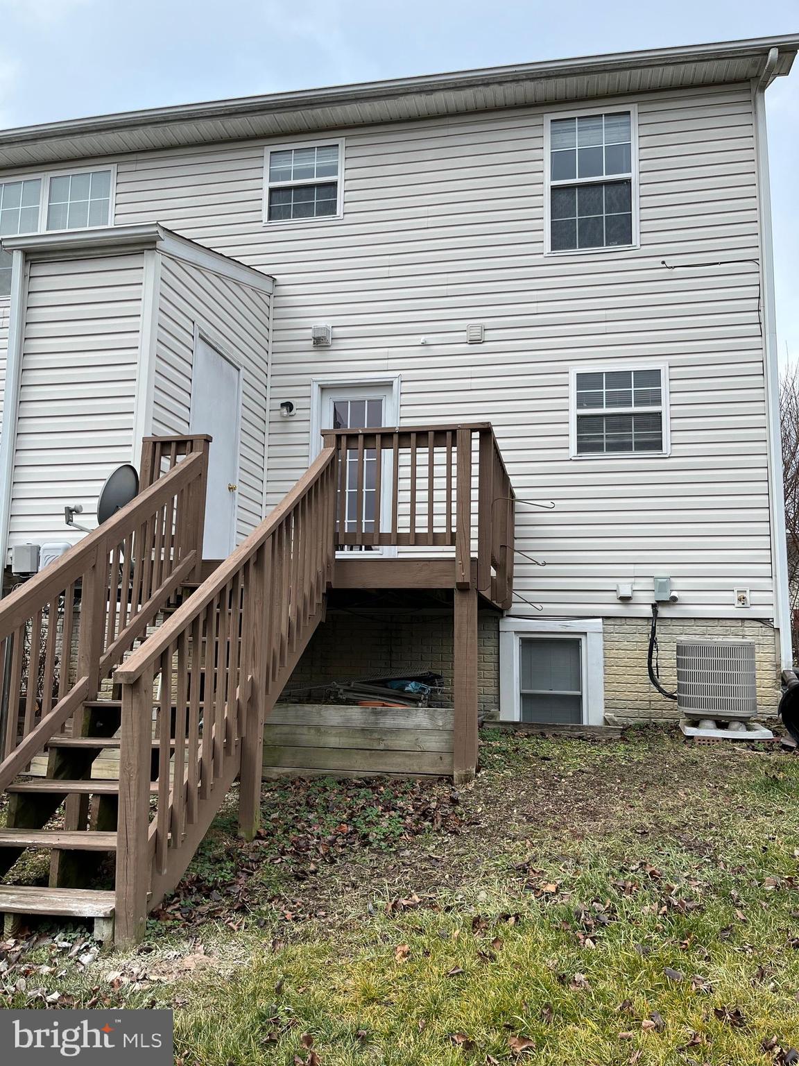 LAKEVIEW TOWNHOUSES - Residential Lease