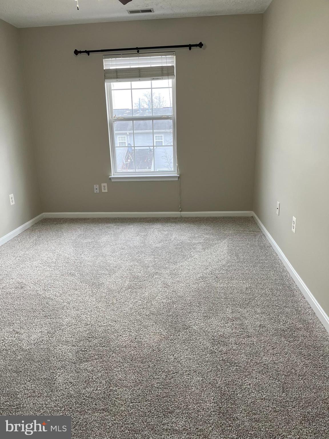 LAKEVIEW TOWNHOUSES - Residential Lease
