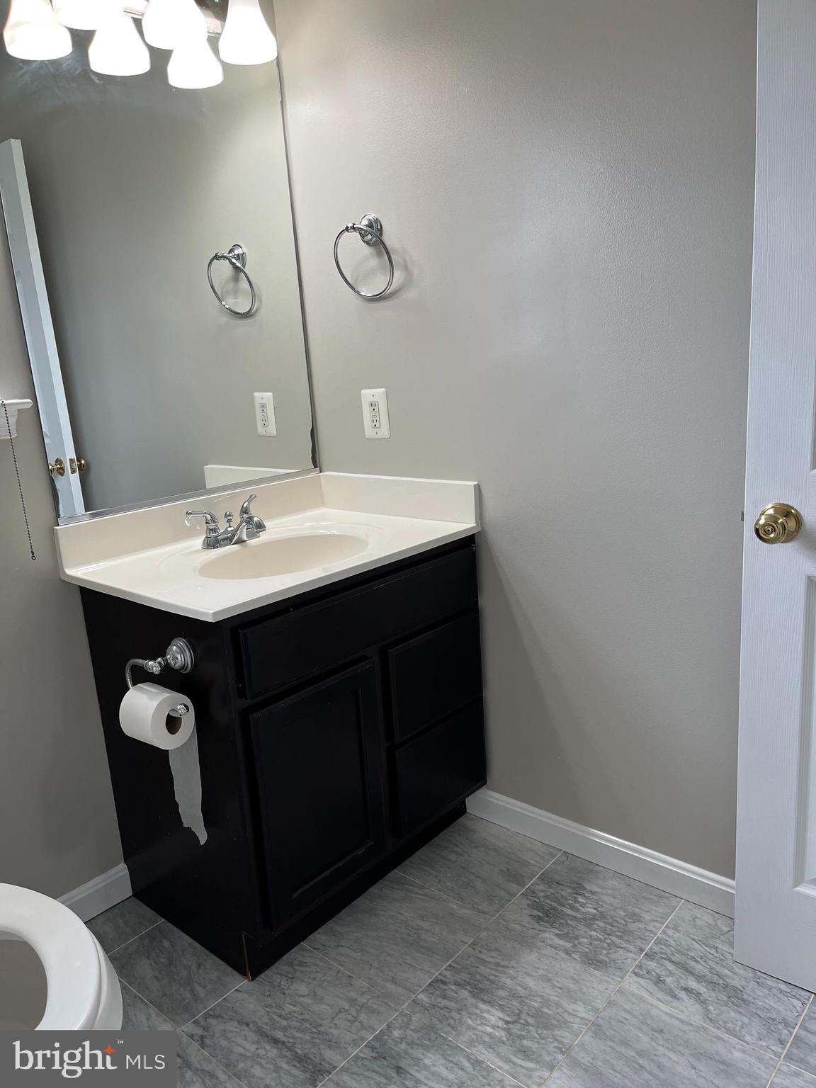 LAKEVIEW TOWNHOUSES - Residential Lease