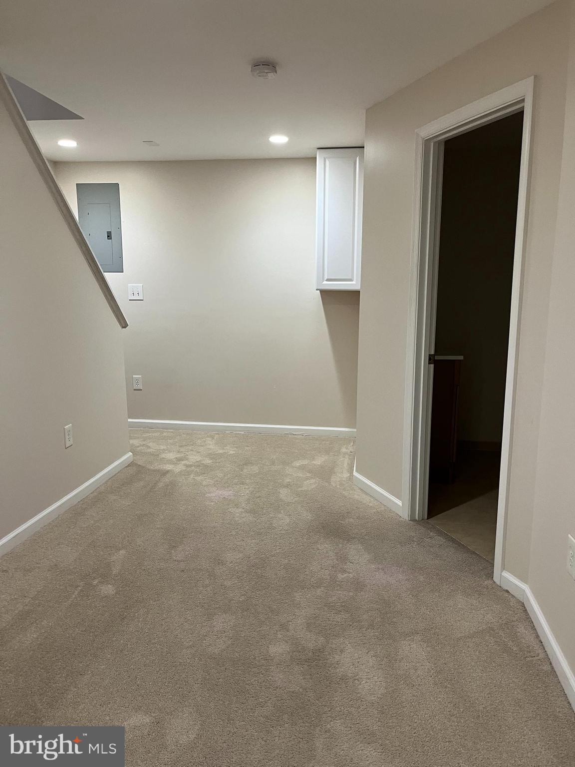 LAKEVIEW TOWNHOUSES - Residential Lease