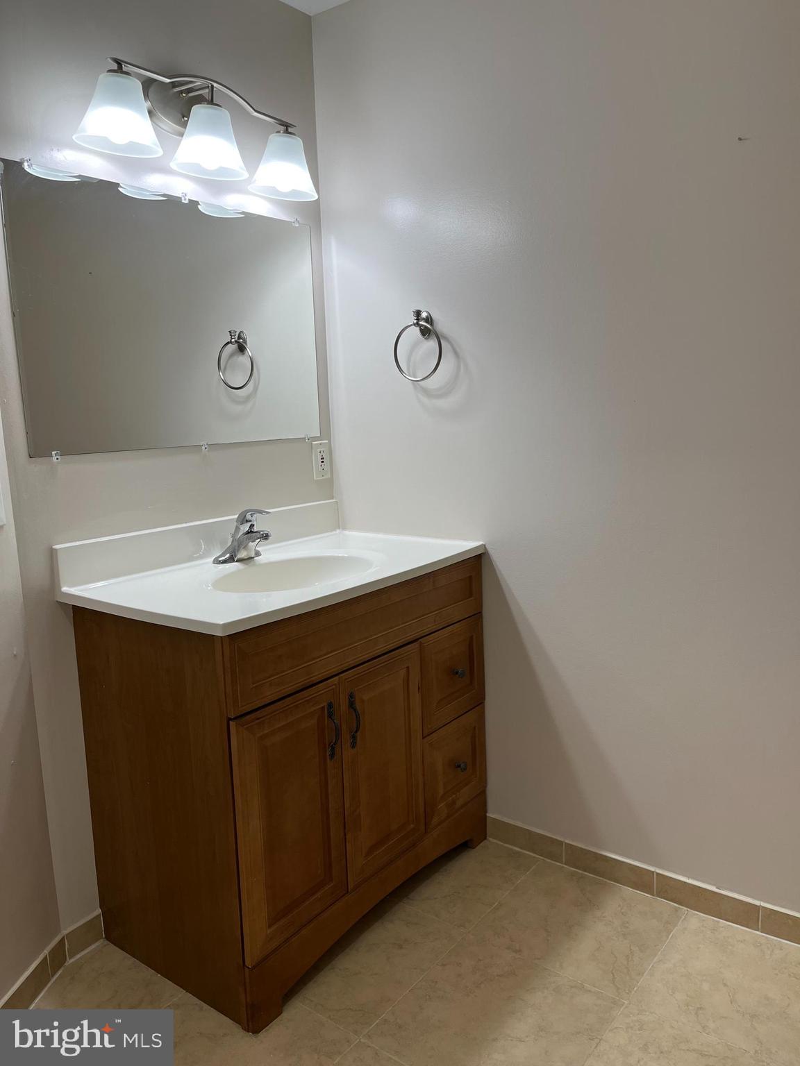 LAKEVIEW TOWNHOUSES - Residential Lease