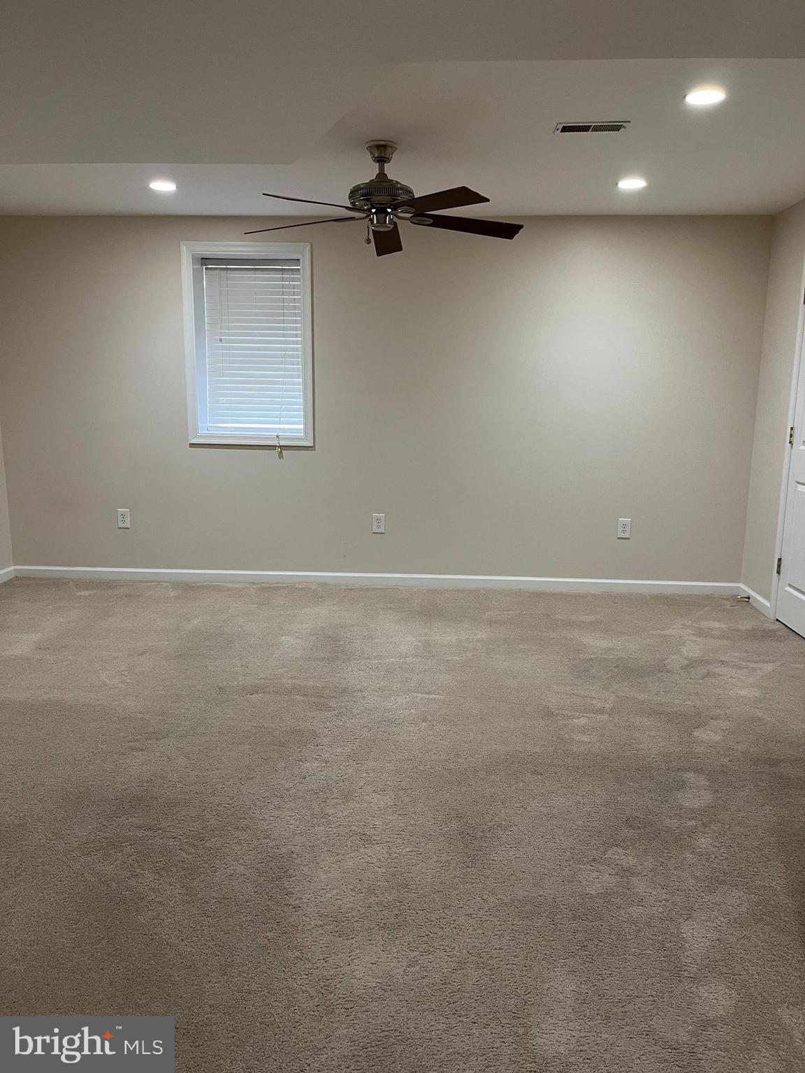 LAKEVIEW TOWNHOUSES - Residential Lease