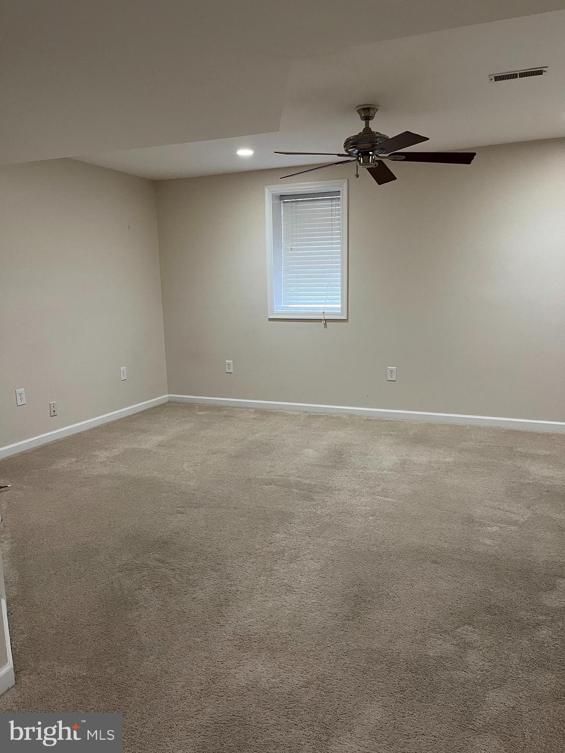 LAKEVIEW TOWNHOUSES - Residential Lease
