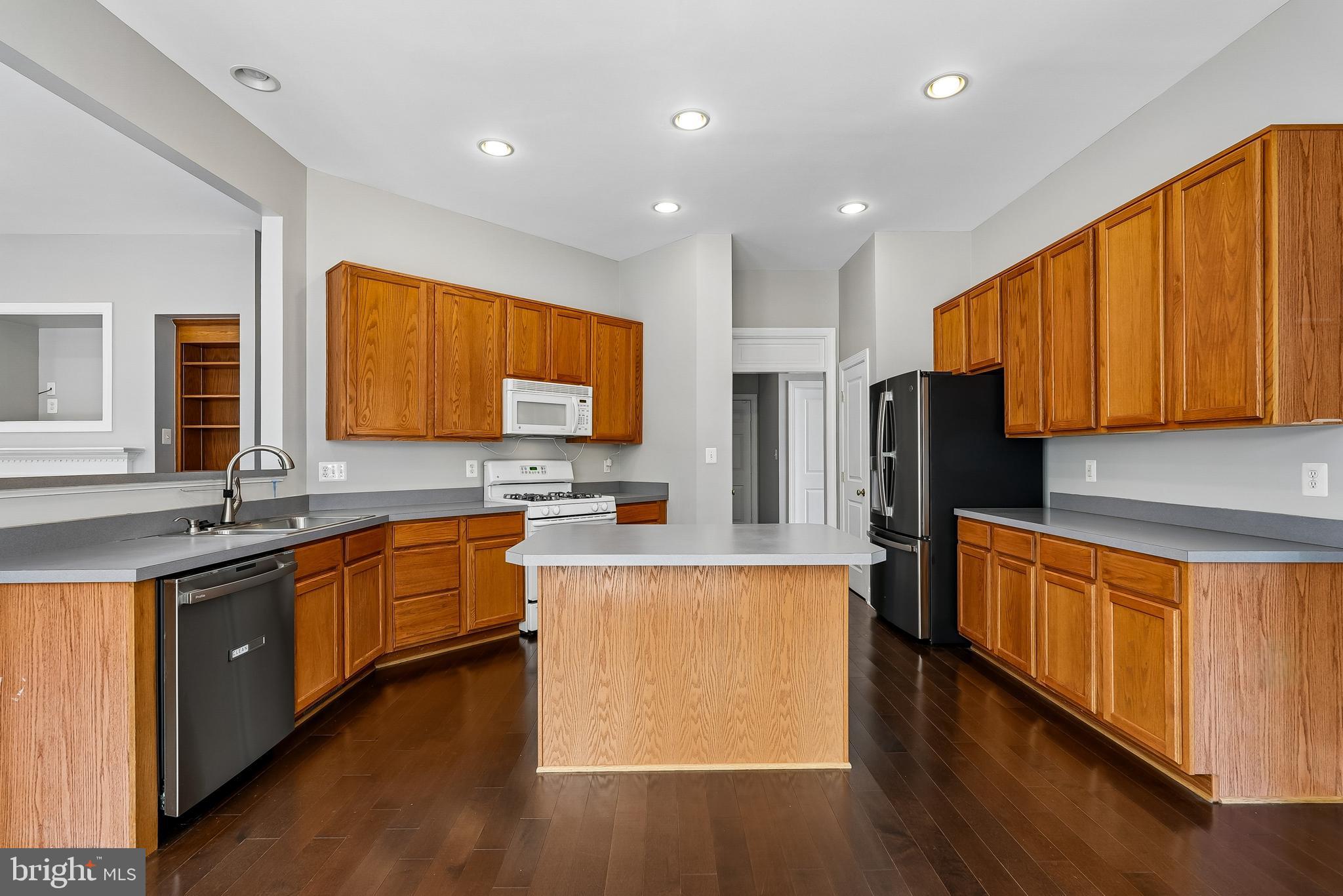 VICTORY LAKES - Residential