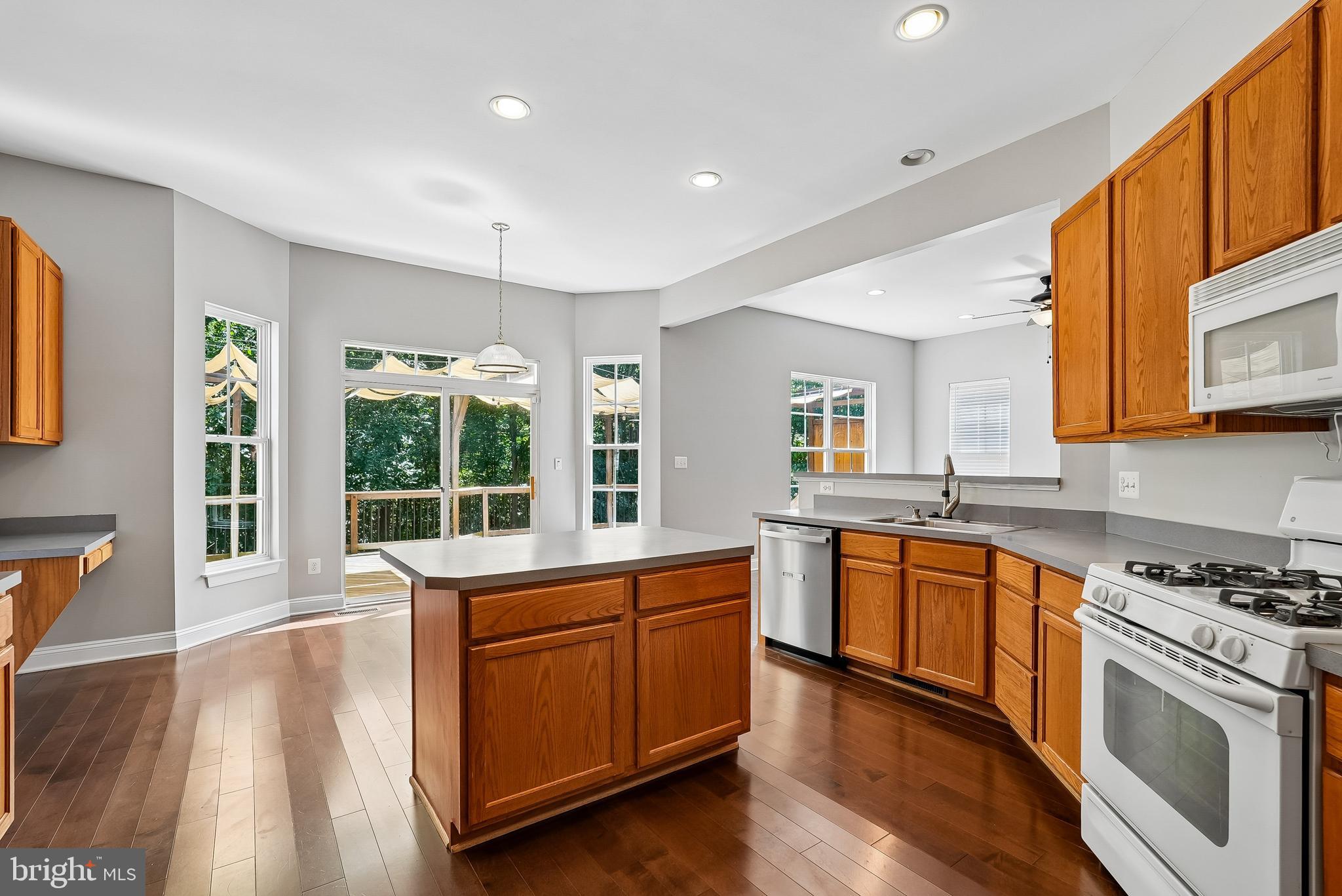 VICTORY LAKES - Residential