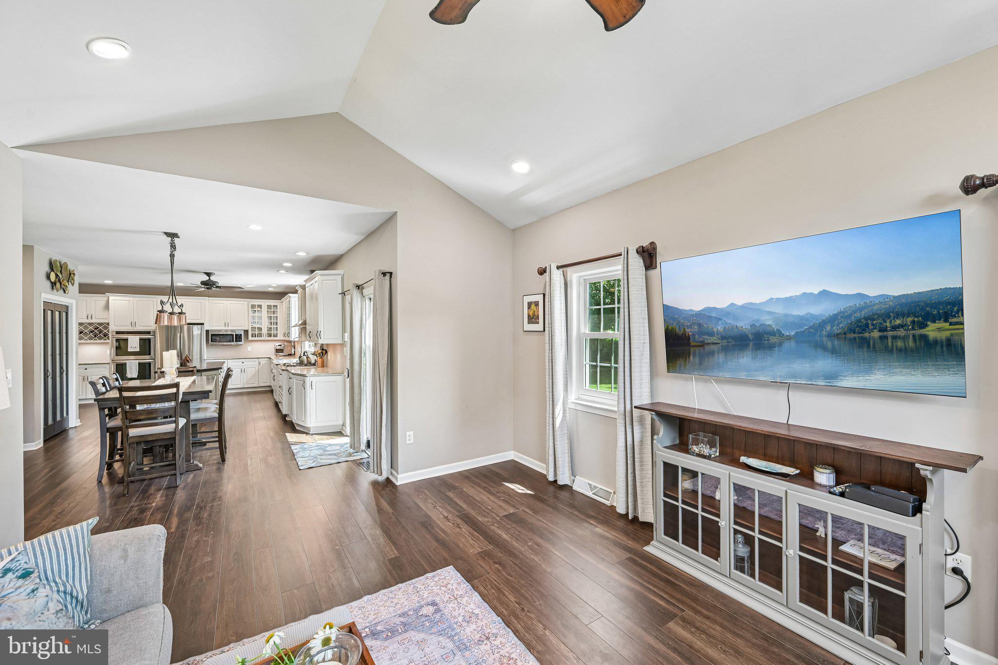 LAMBORN HUNT - Residential