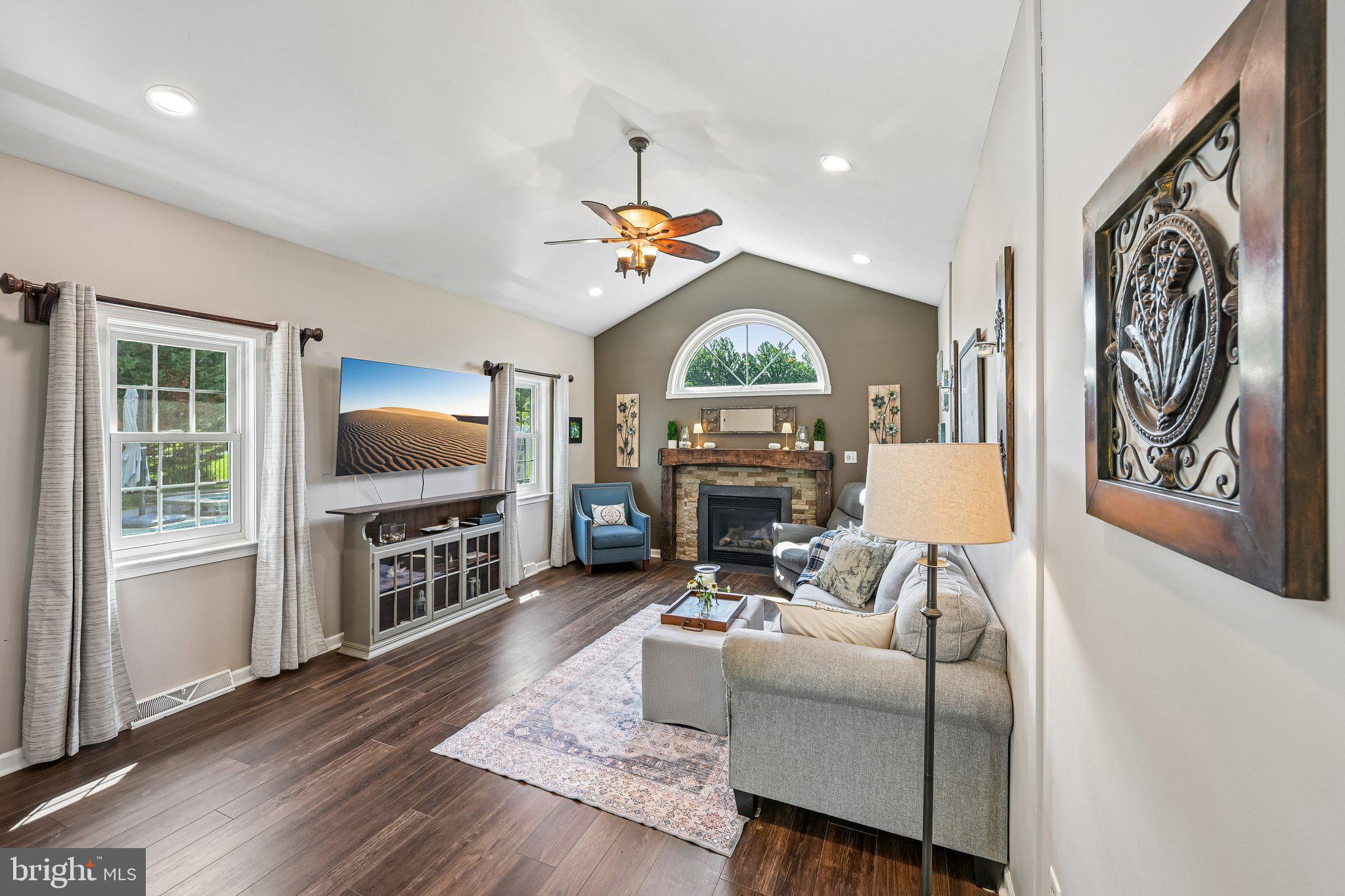 LAMBORN HUNT - Residential