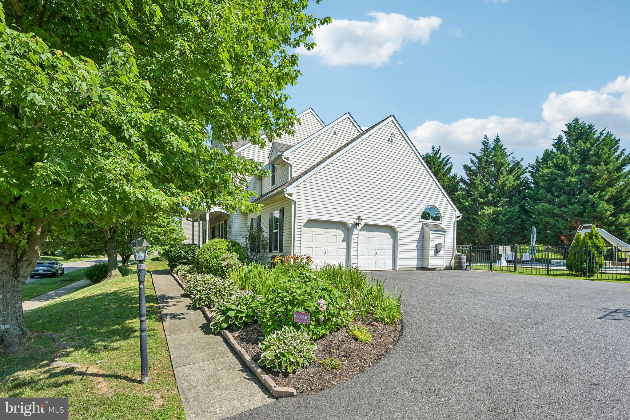LAMBORN HUNT - Residential