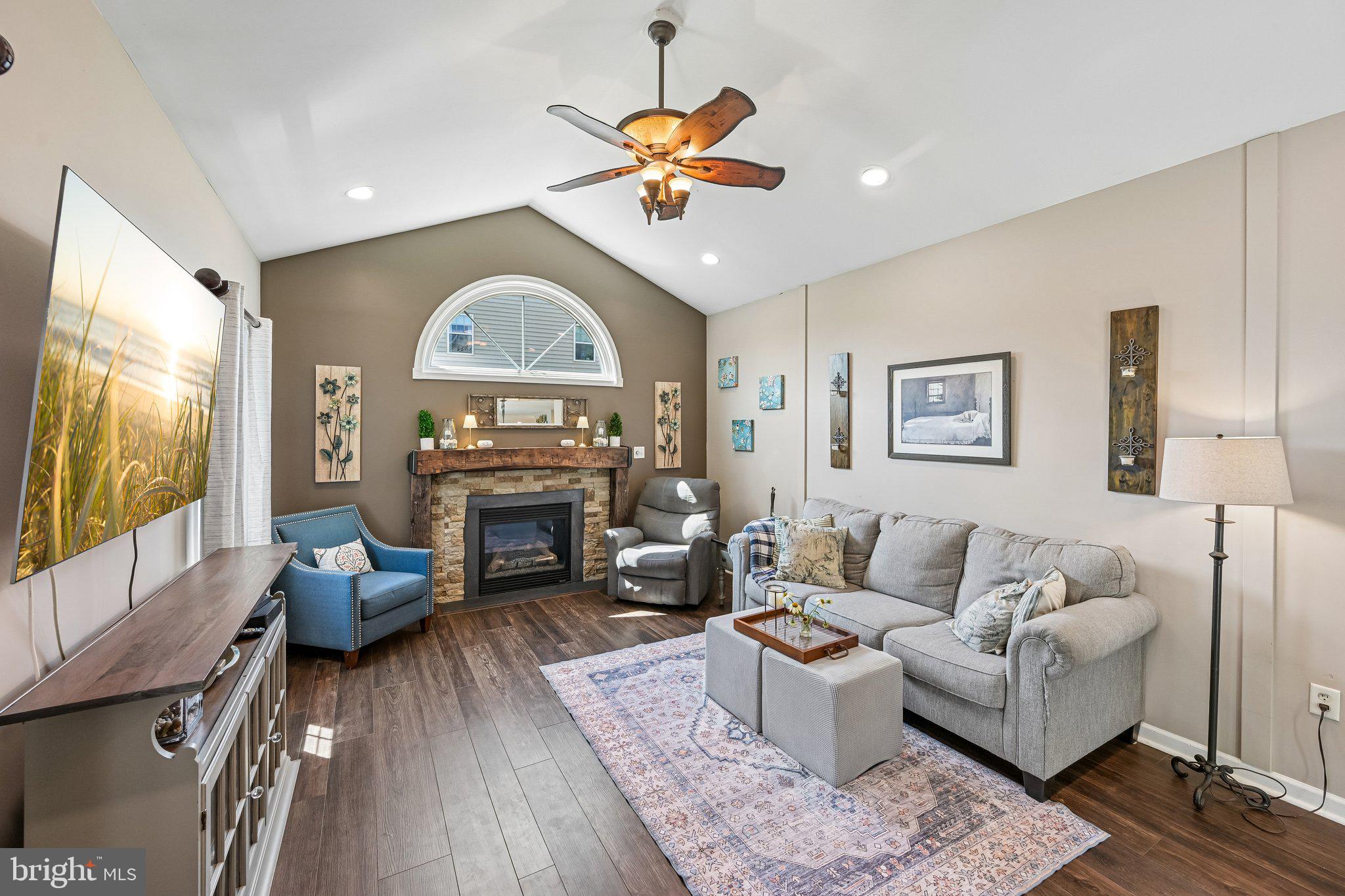 LAMBORN HUNT - Residential