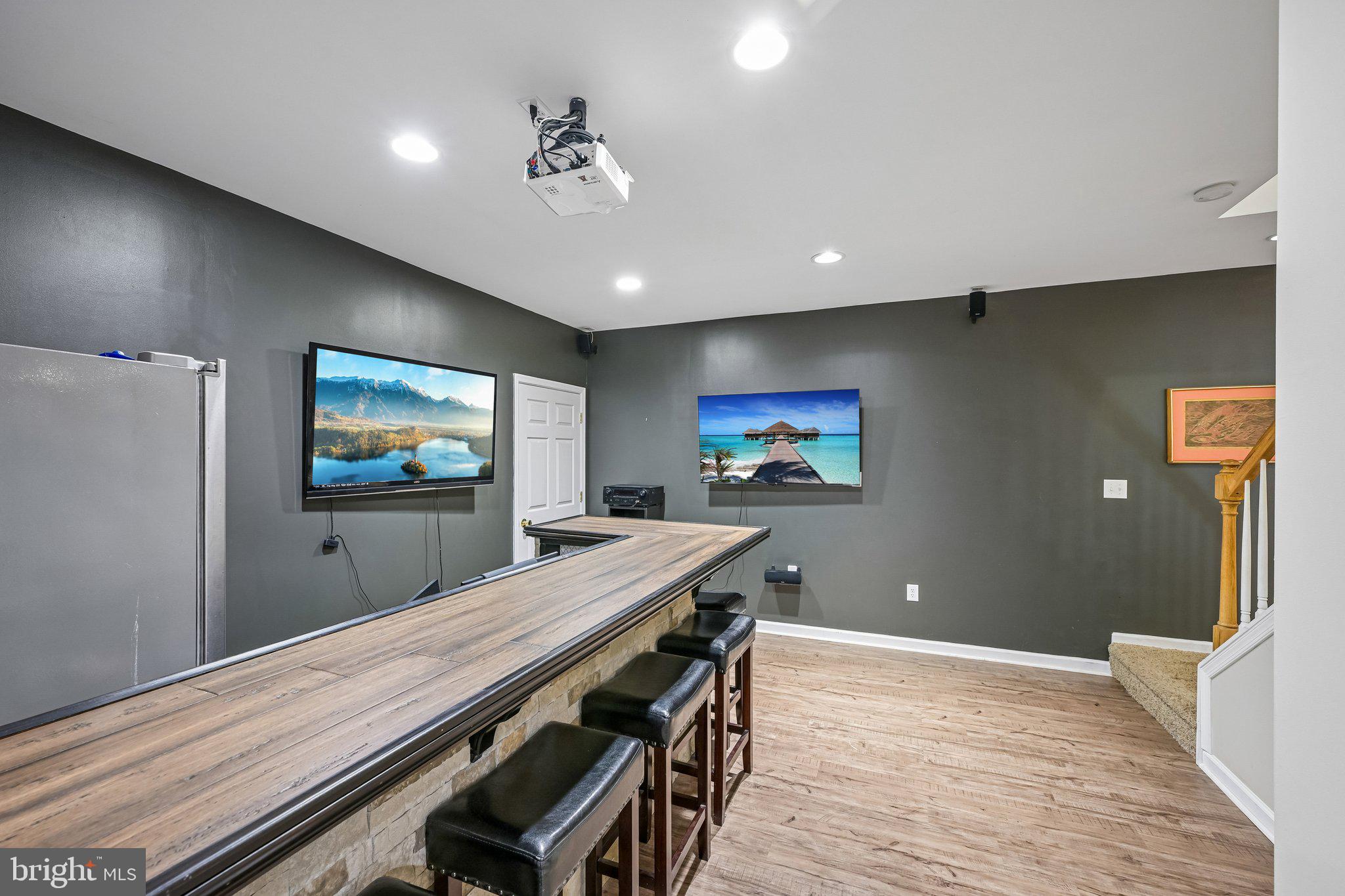 LAMBORN HUNT - Residential
