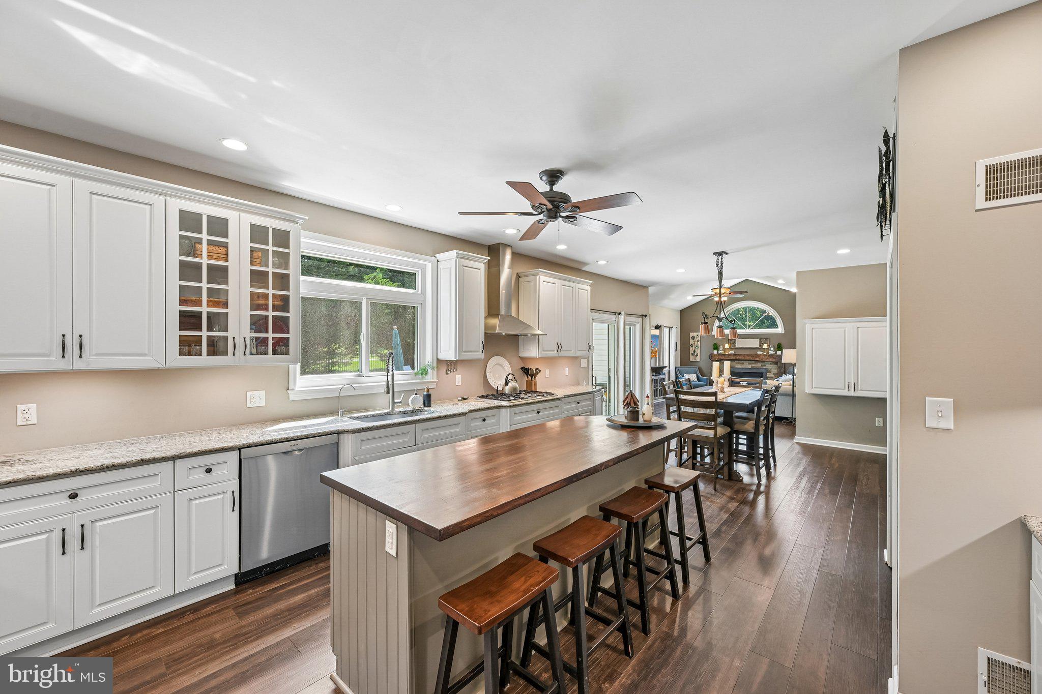 LAMBORN HUNT - Residential