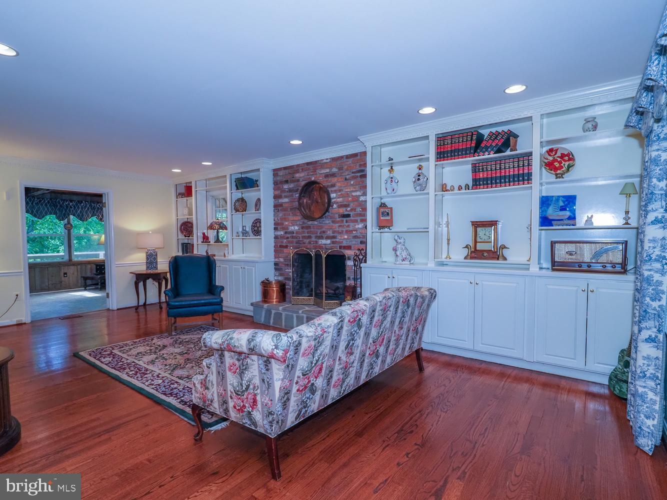 ANNAPOLIS ROADS - Residential