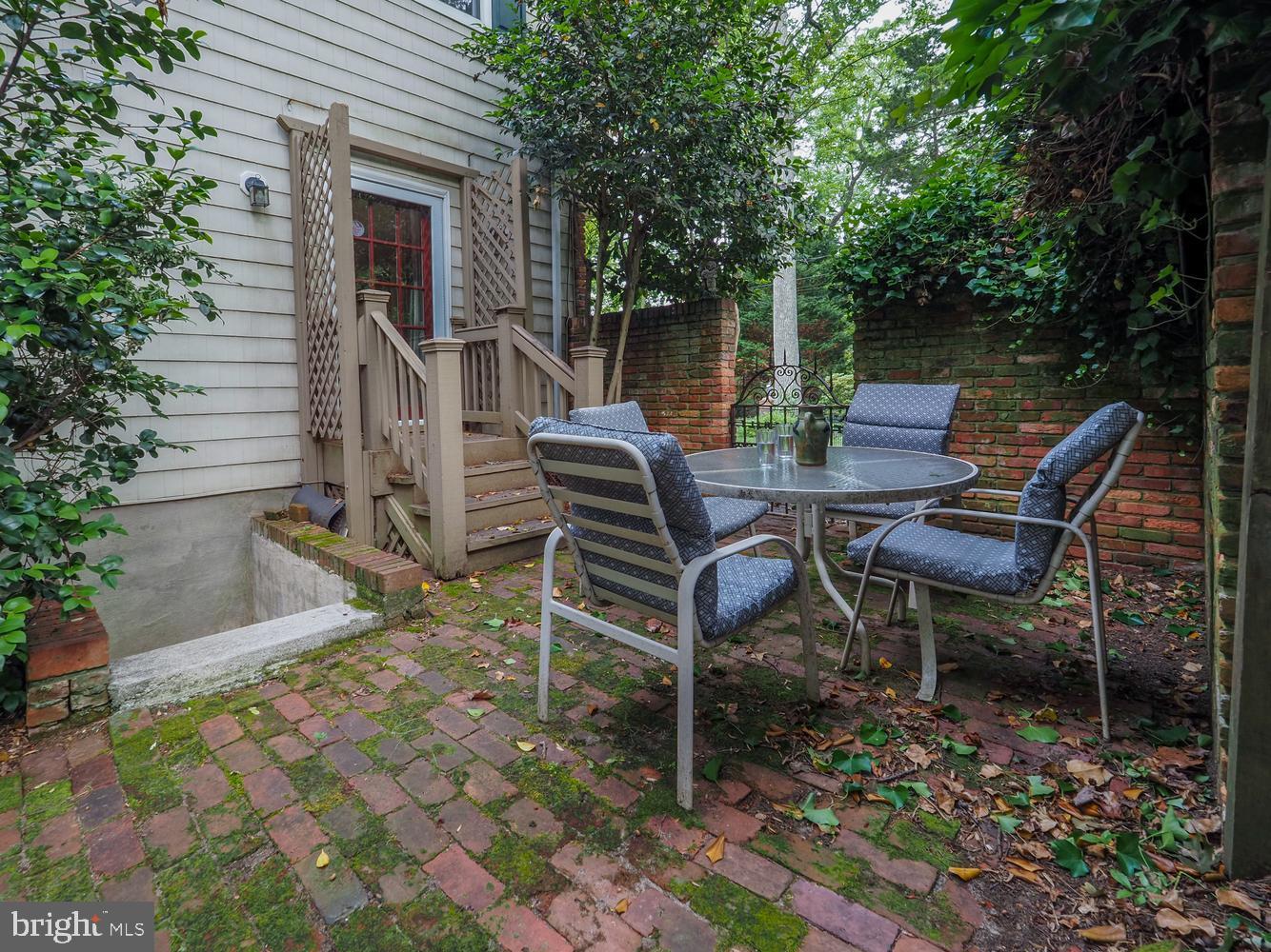 ANNAPOLIS ROADS - Residential