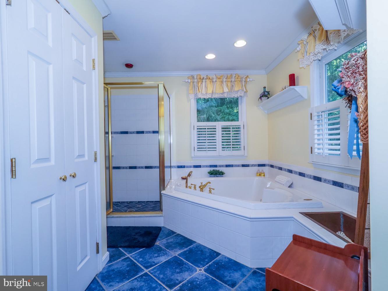 ANNAPOLIS ROADS - Residential