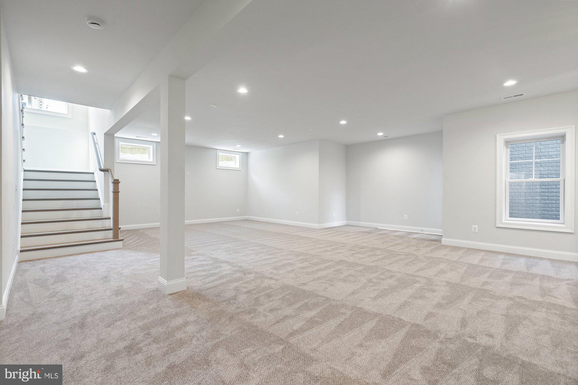 VIENNA WOODS - Residential