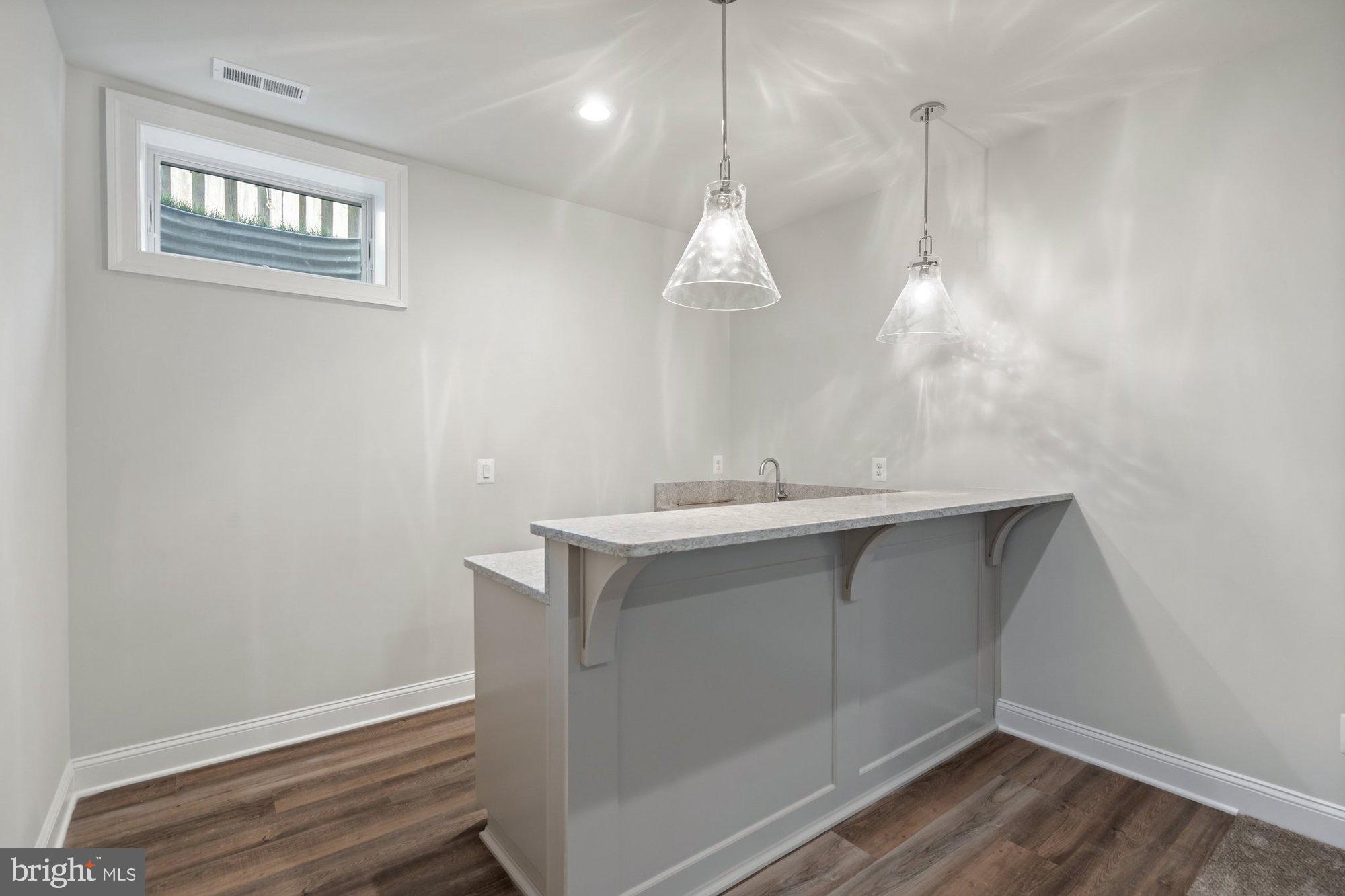 VIENNA WOODS - Residential