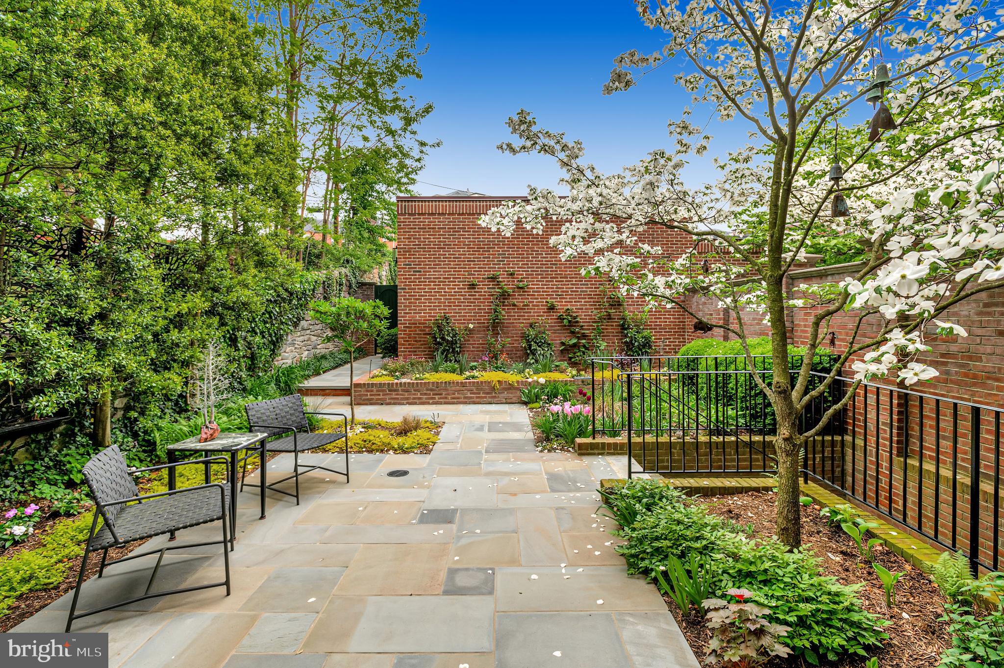 WOODLEY PARK - Residential