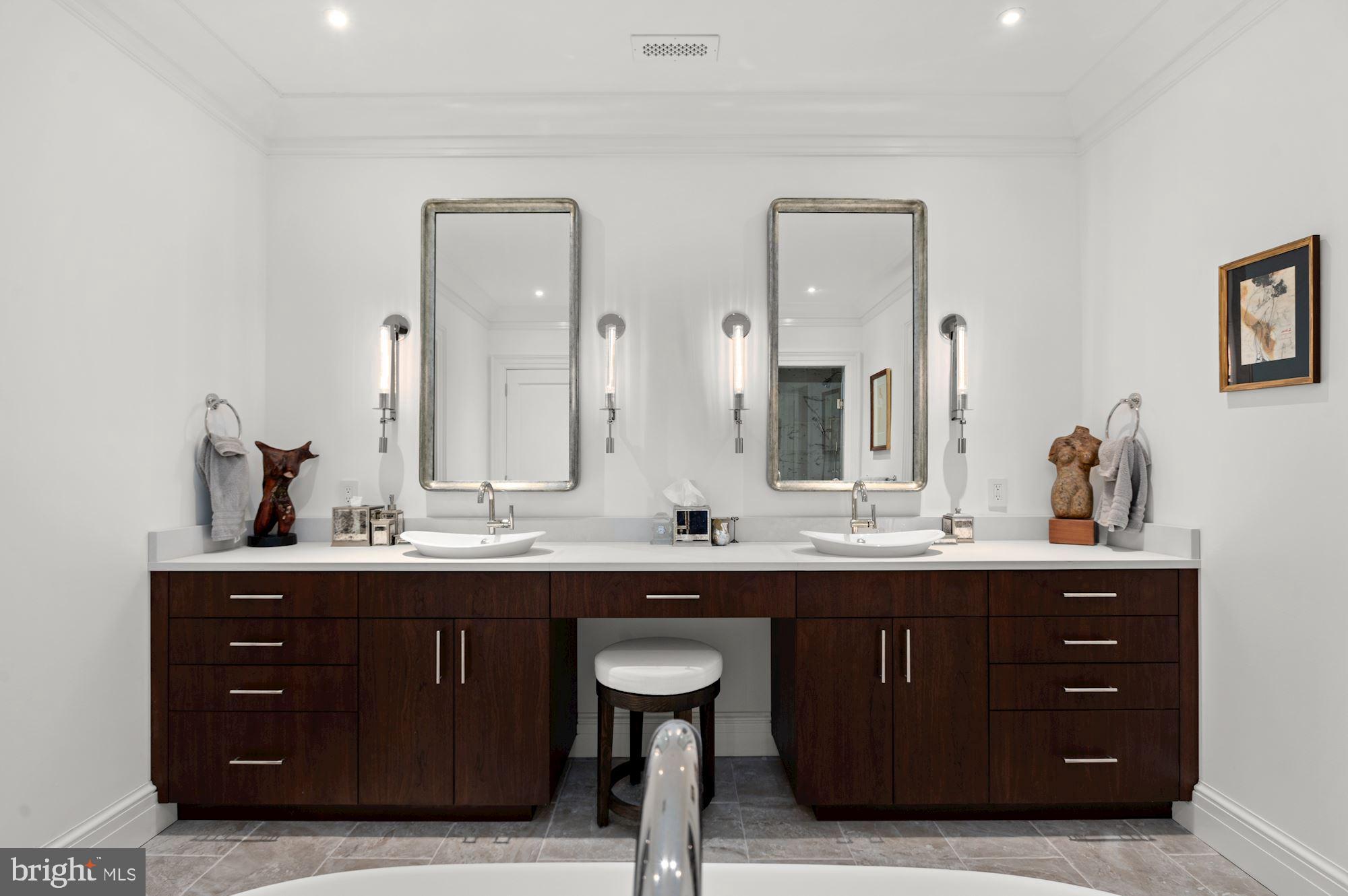 WOODLEY PARK - Residential