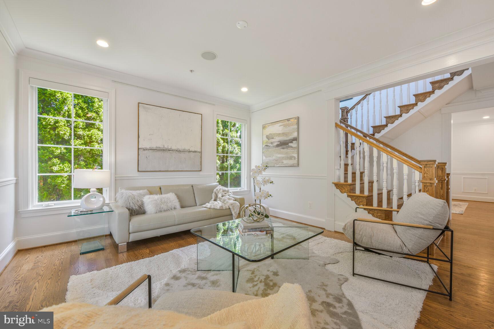 WHITEHALL MANOR - Residential