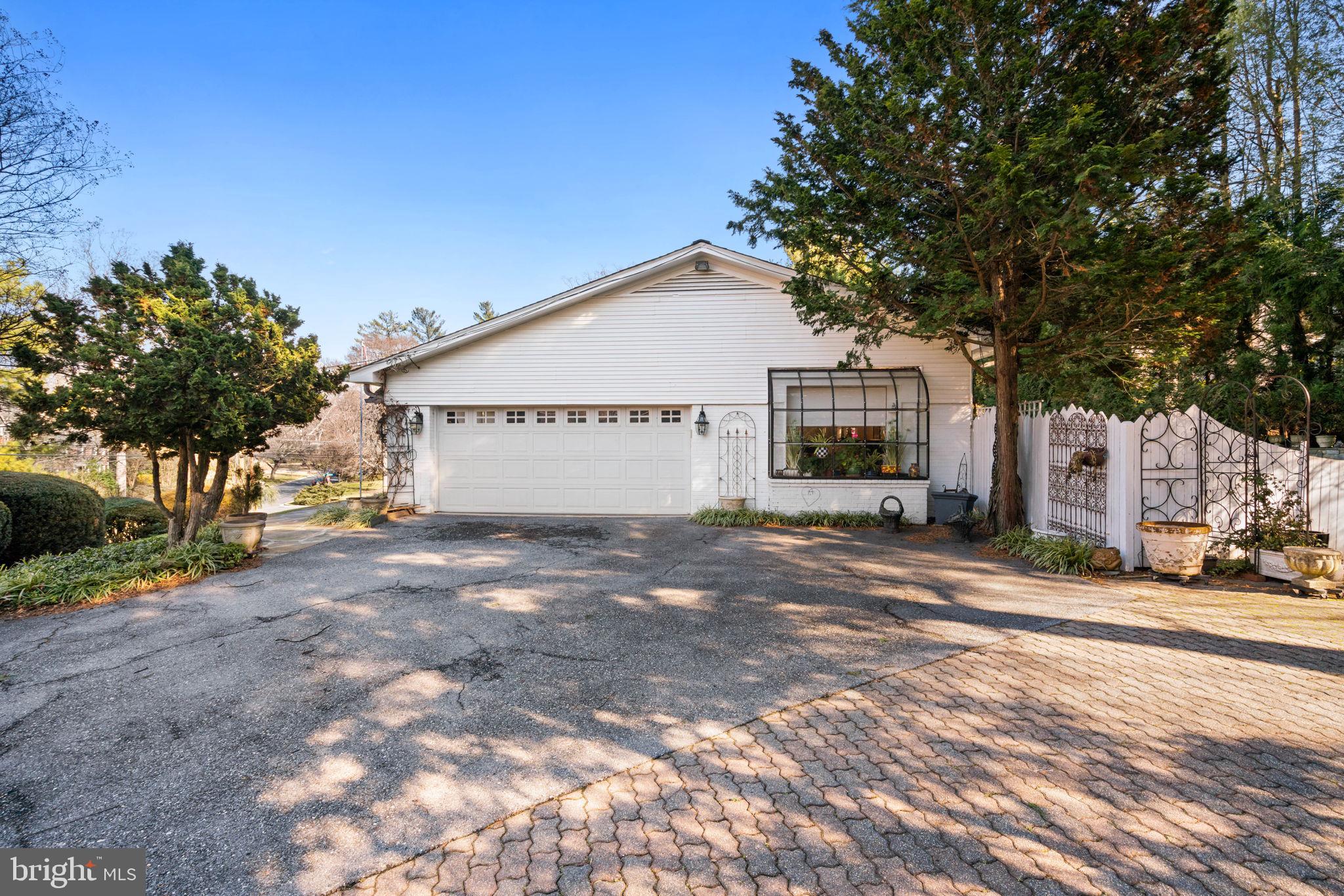 BANNOCKBURN ESTATES - Residential