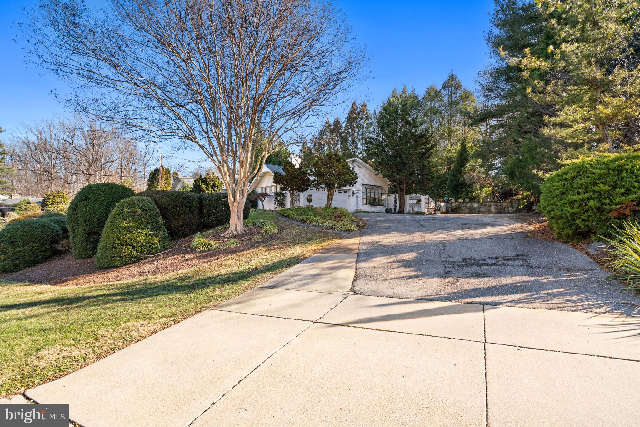 BANNOCKBURN ESTATES - Residential