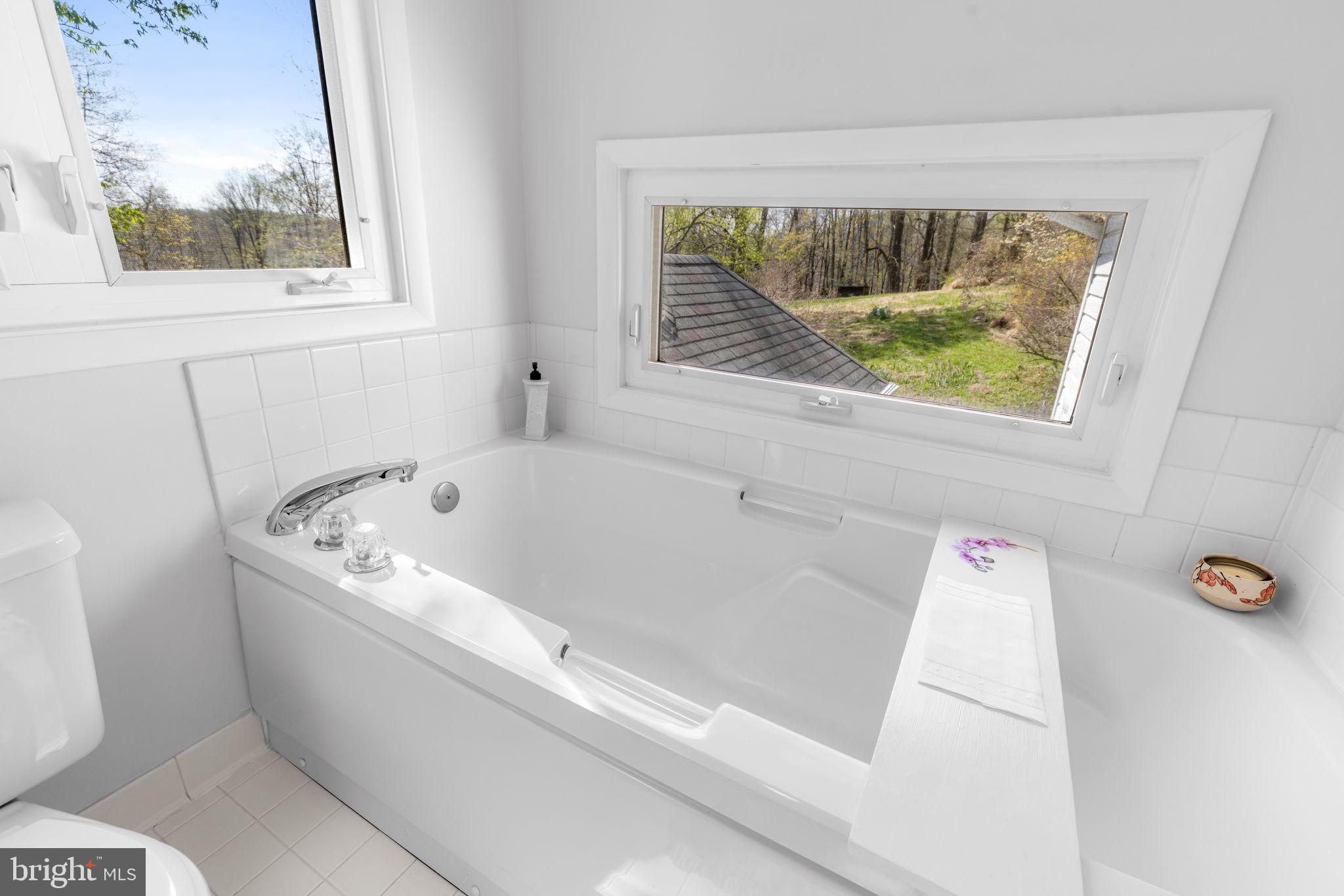 QUAKER HILLS - Residential
