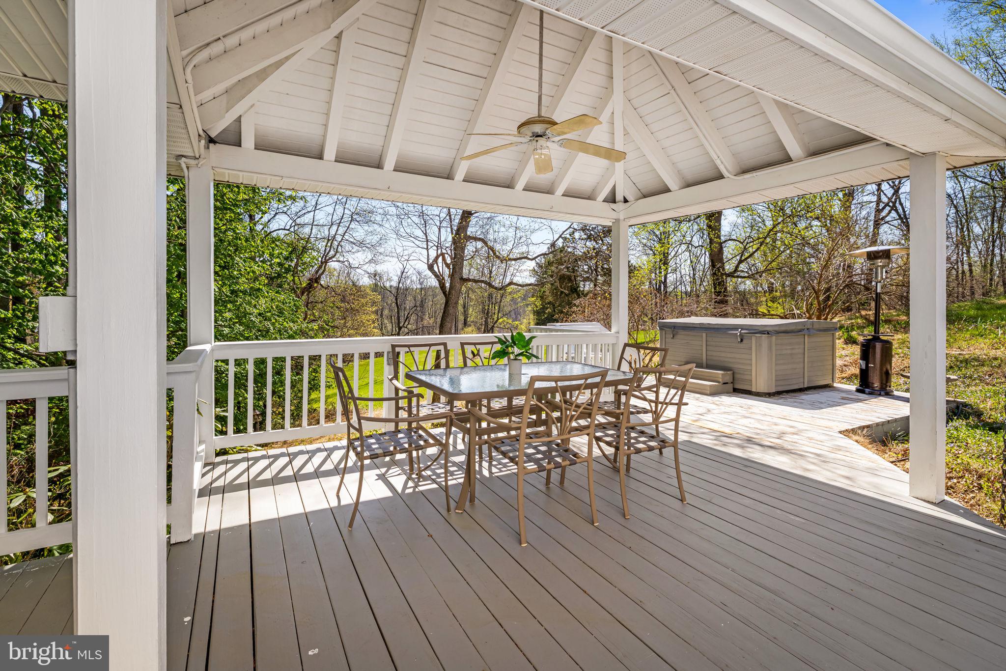 QUAKER HILLS - Residential