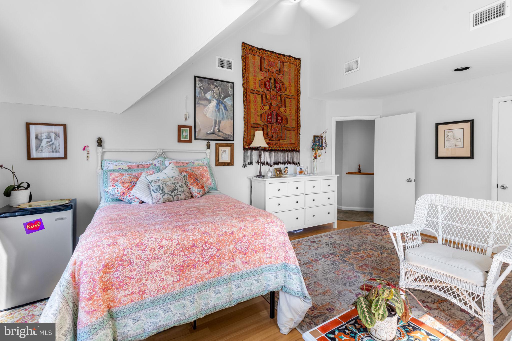 QUAKER HILLS - Residential
