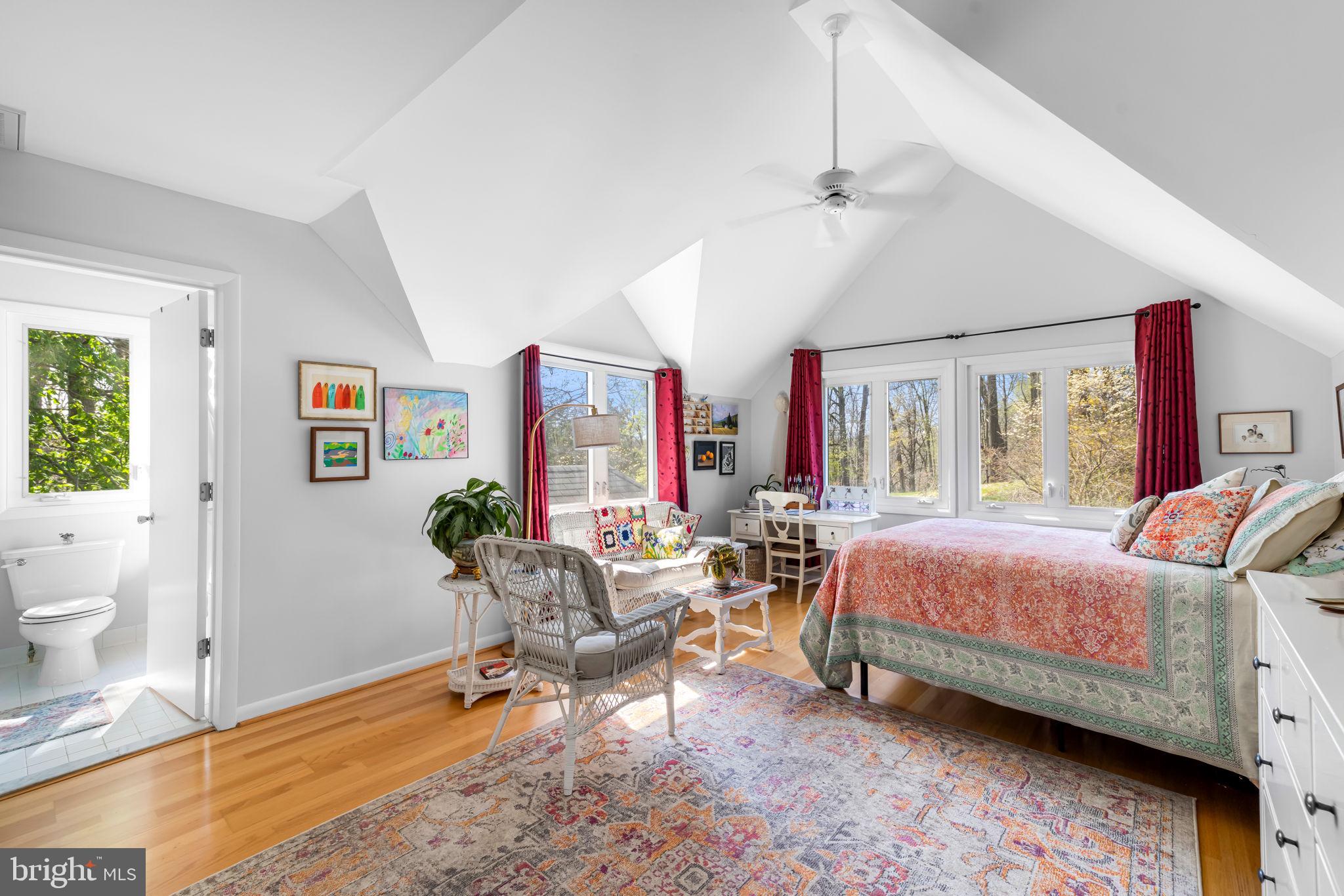 QUAKER HILLS - Residential