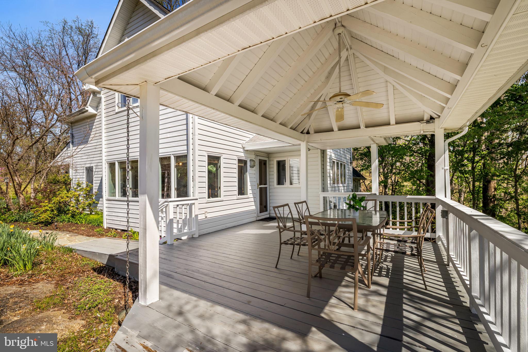 QUAKER HILLS - Residential