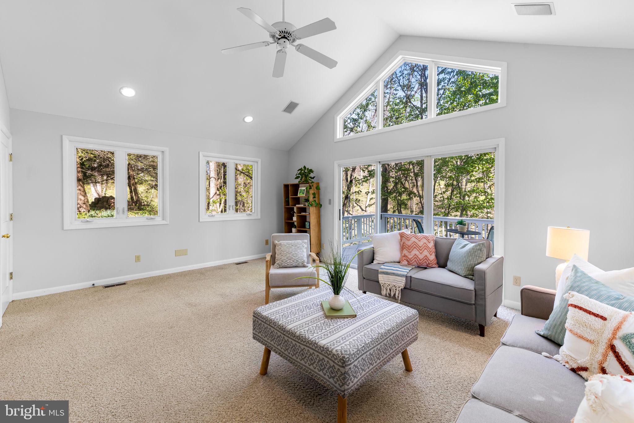 QUAKER HILLS - Residential