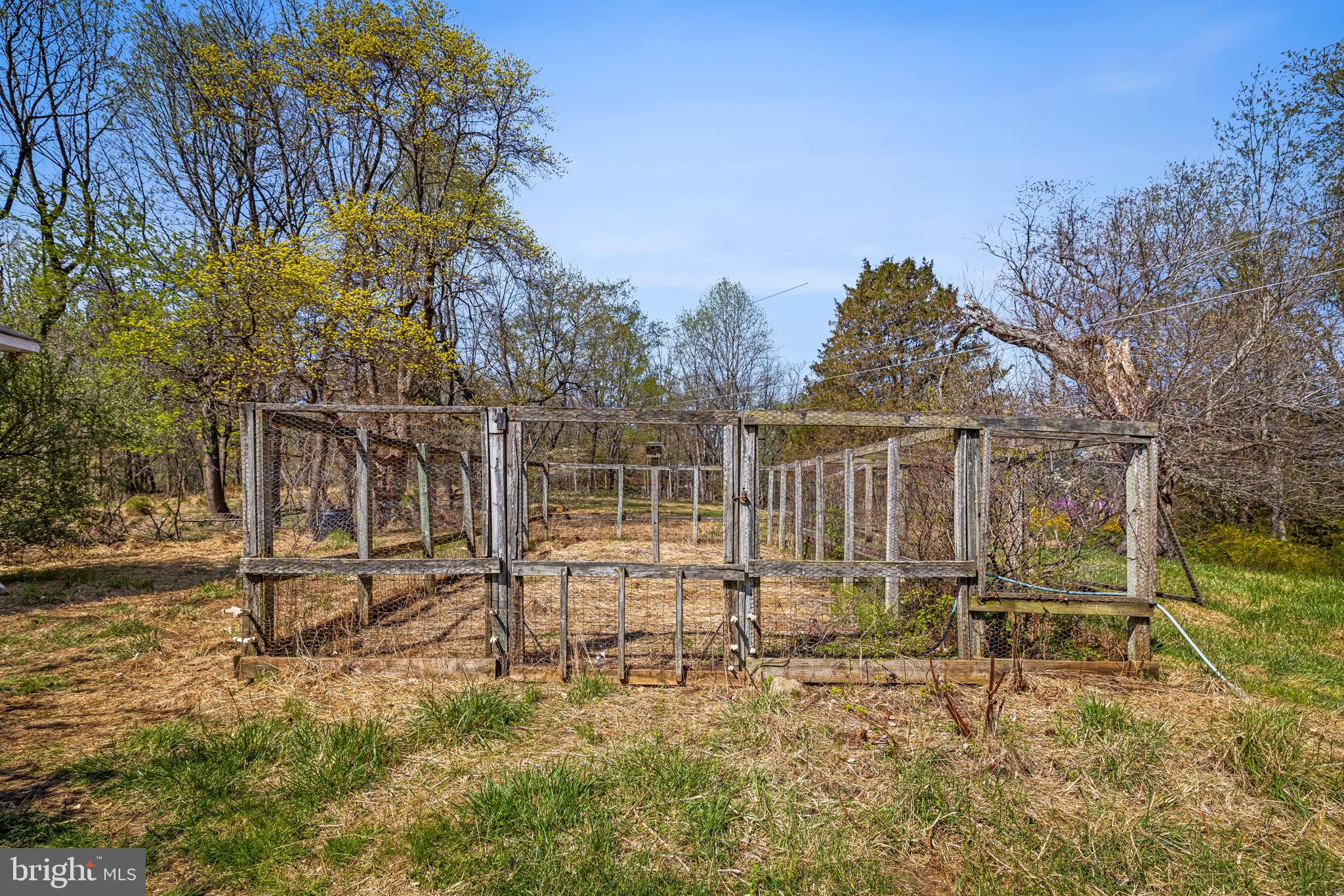 QUAKER HILLS - Residential