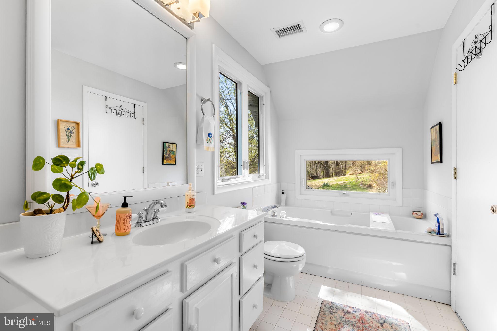 QUAKER HILLS - Residential
