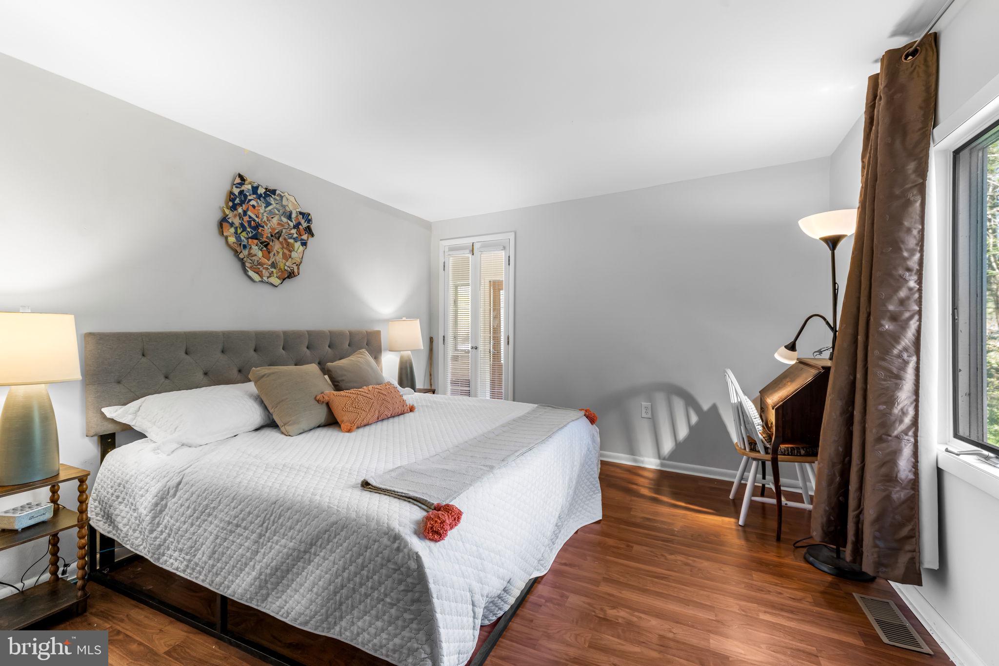 QUAKER HILLS - Residential