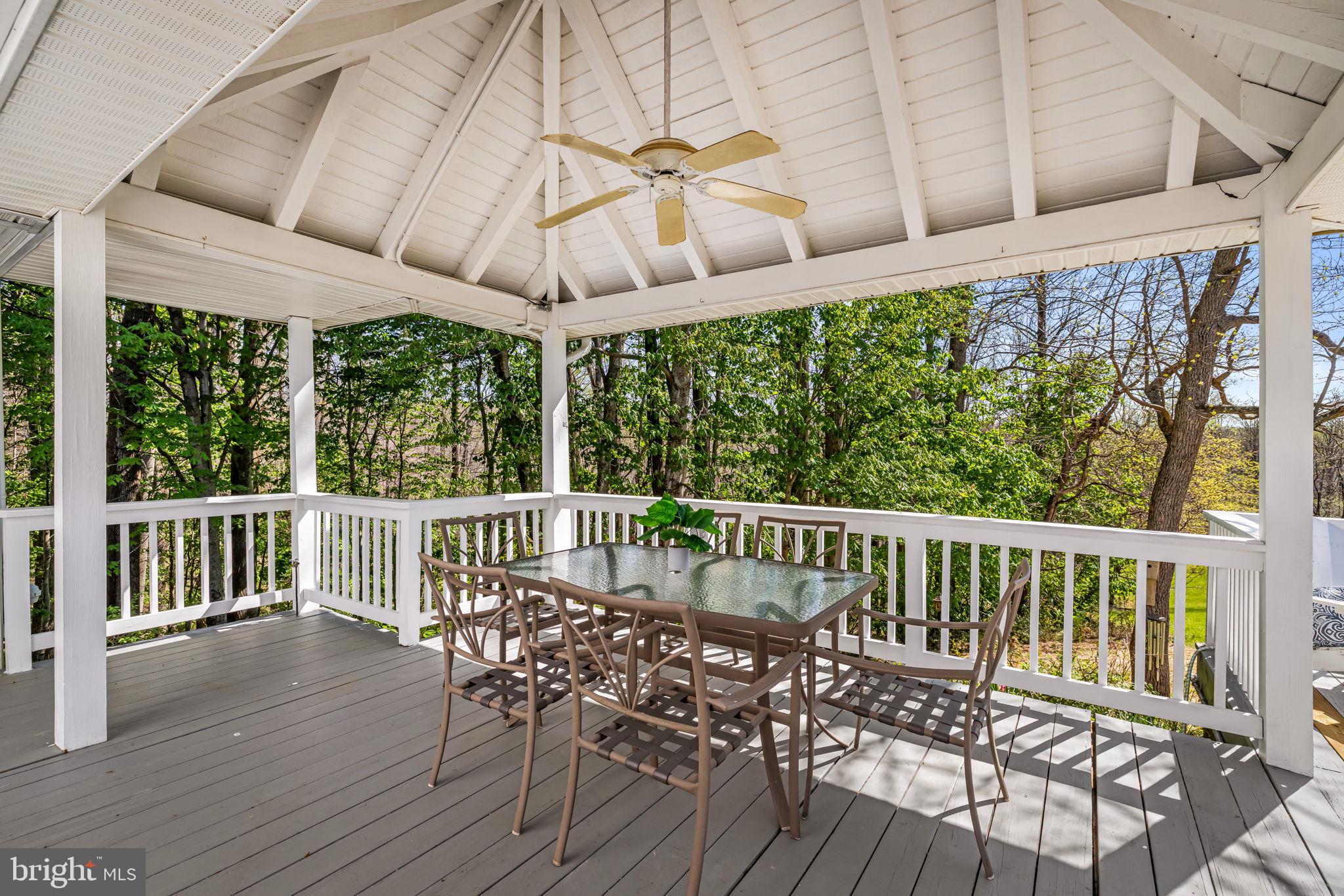 QUAKER HILLS - Residential