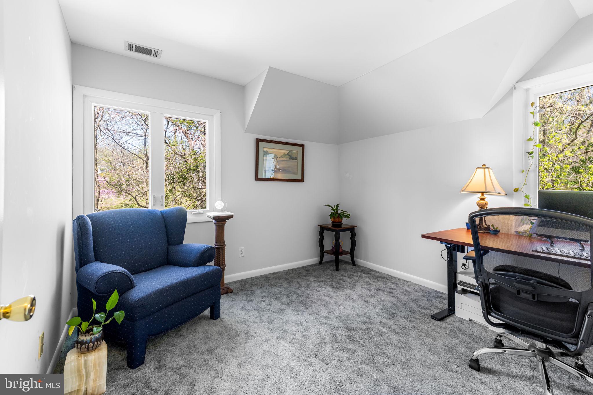QUAKER HILLS - Residential