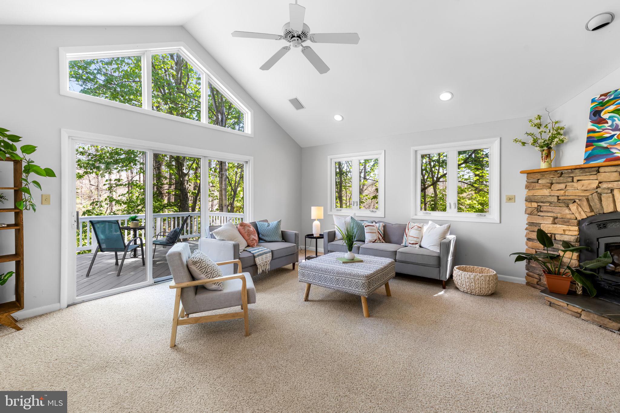 QUAKER HILLS - Residential