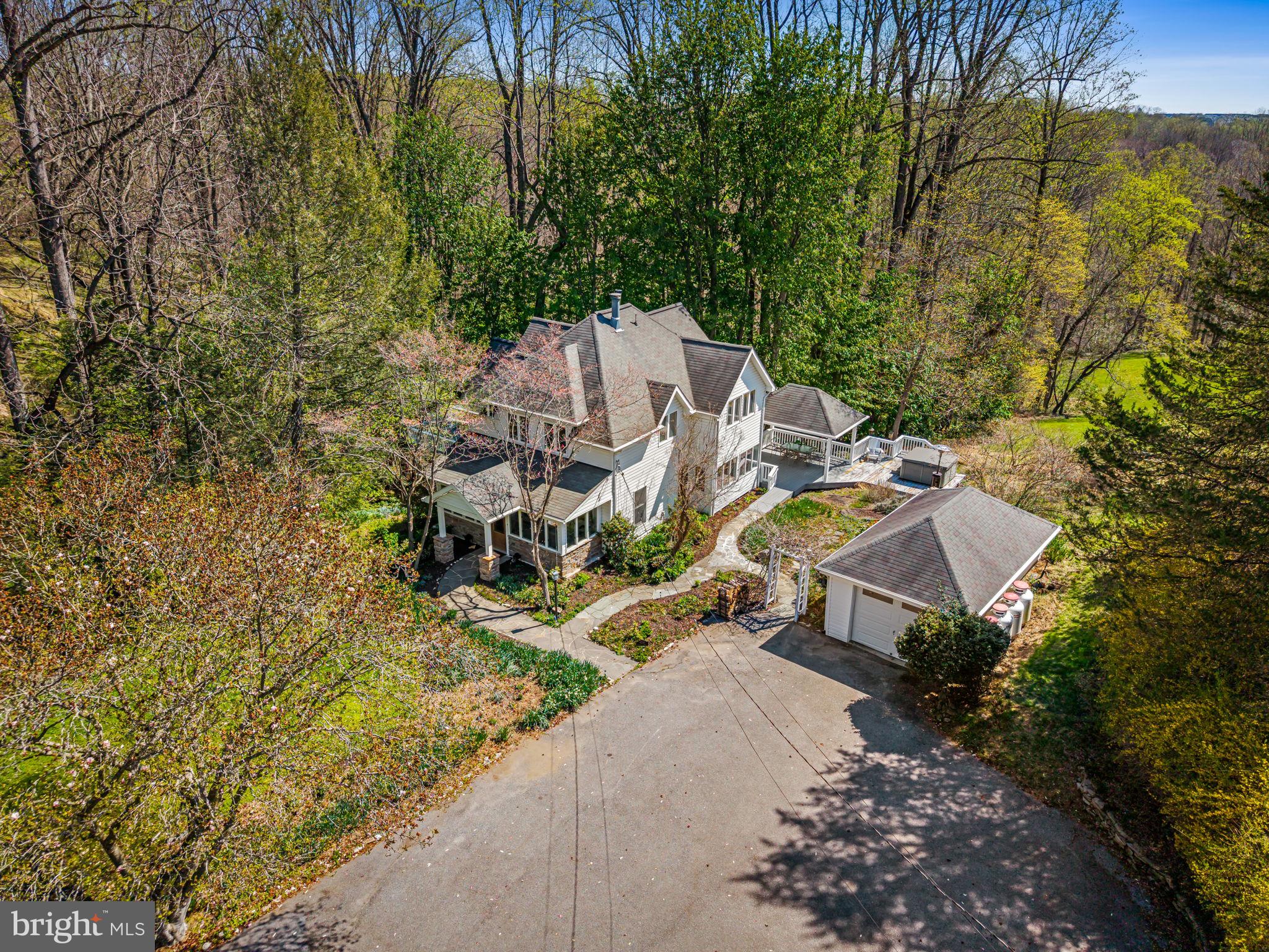 QUAKER HILLS - Residential