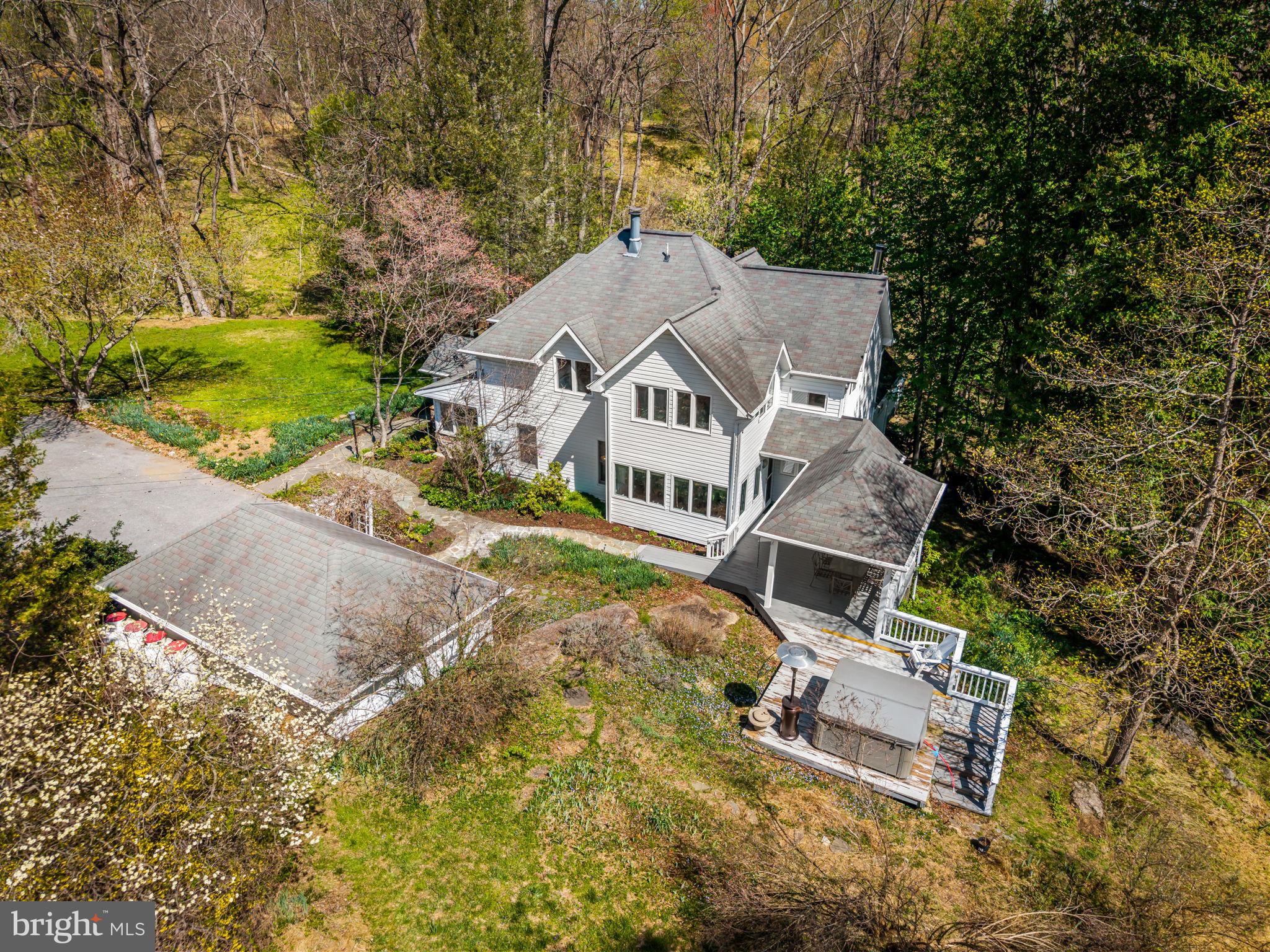 QUAKER HILLS - Residential
