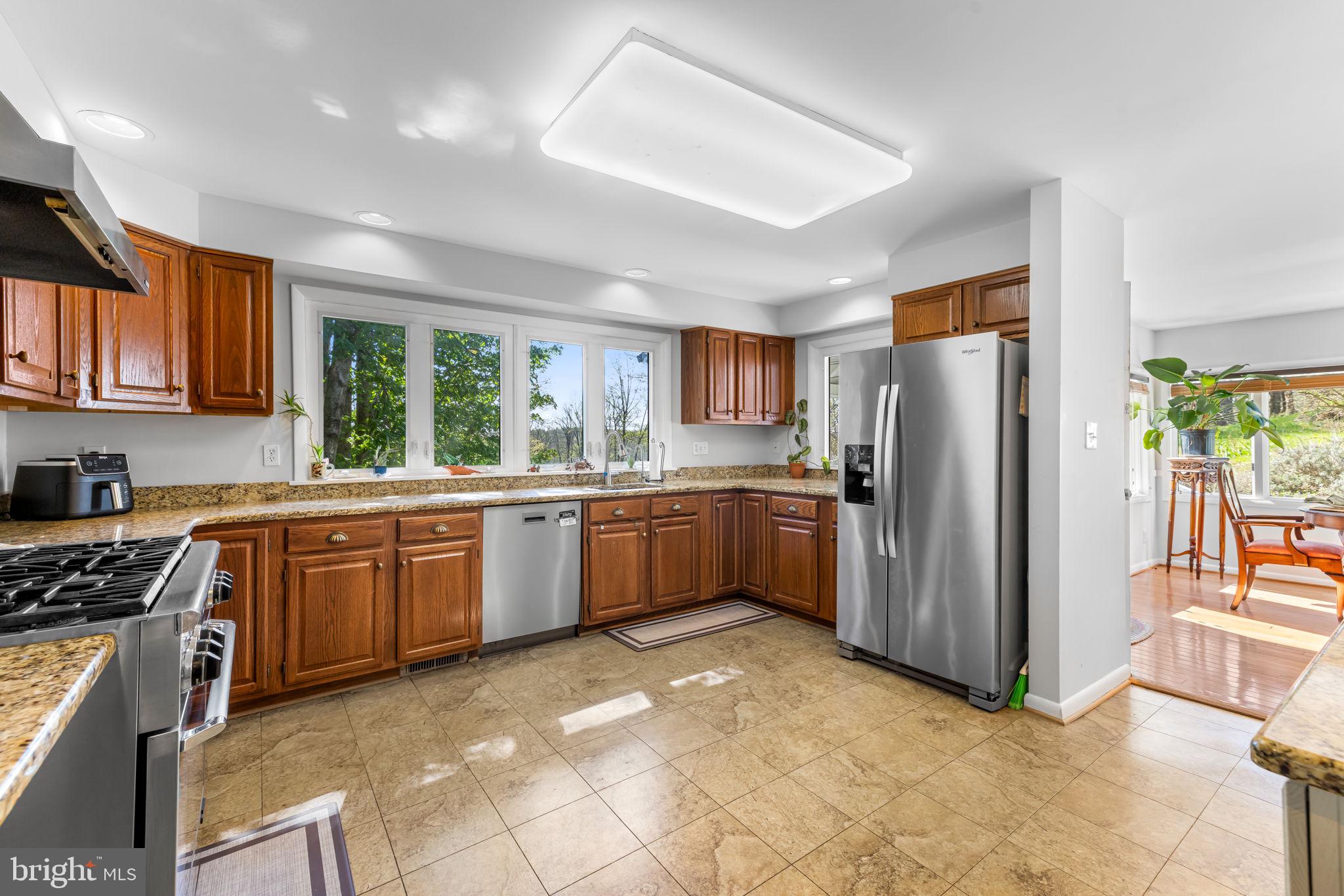 QUAKER HILLS - Residential